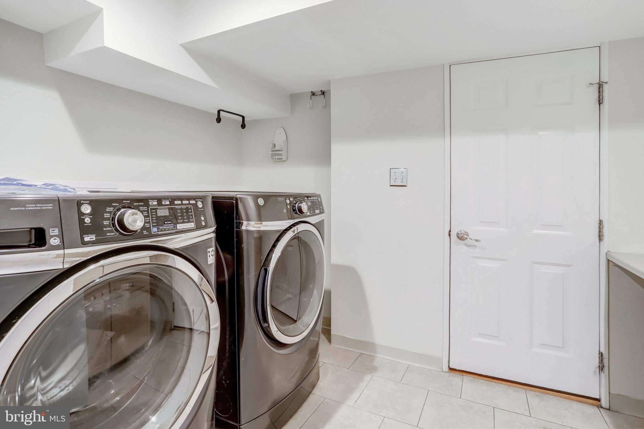 COUNTRY CLUB HILLS - Residential