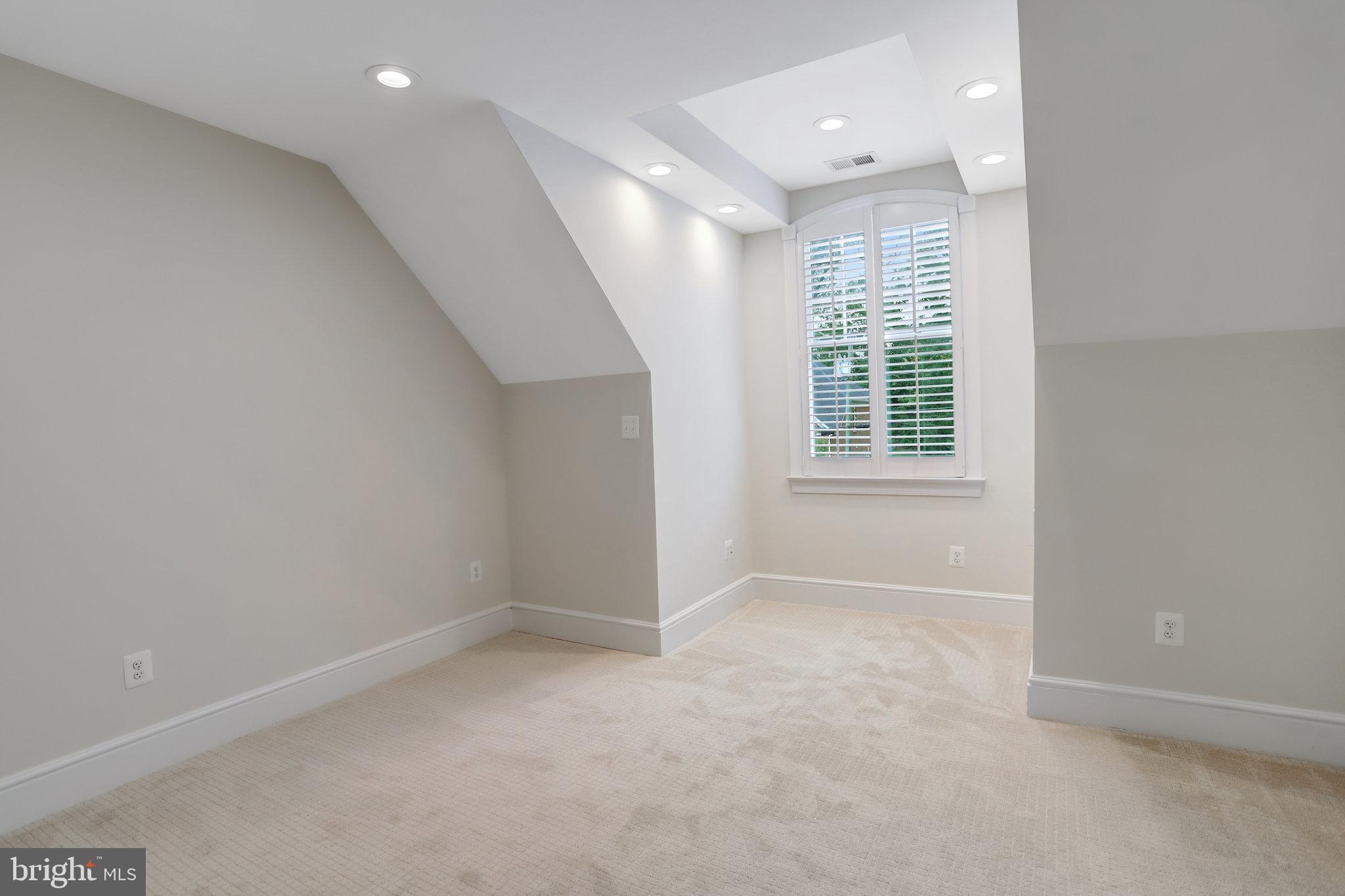 COUNTRY CLUB HILLS - Residential