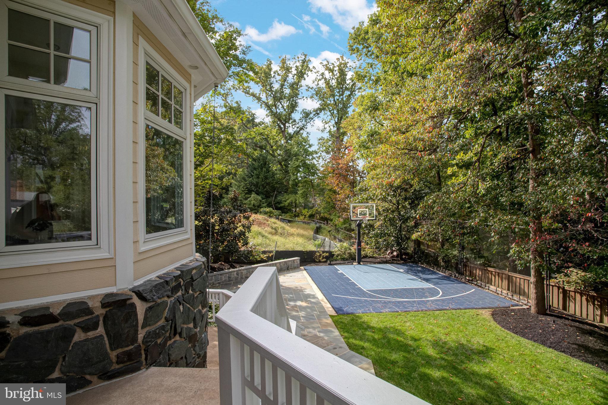 COUNTRY CLUB HILLS - Residential