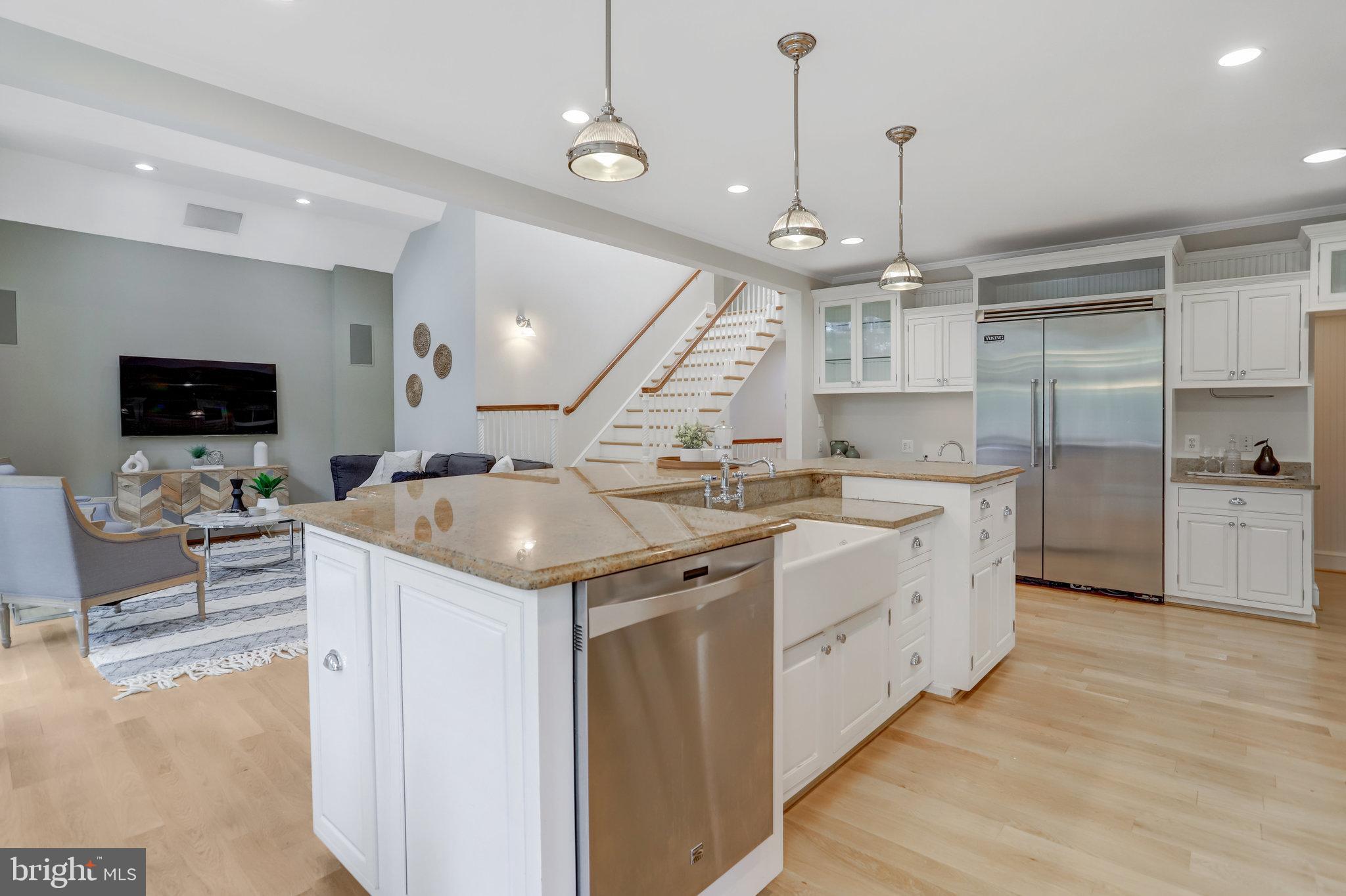 COUNTRY CLUB HILLS - Residential