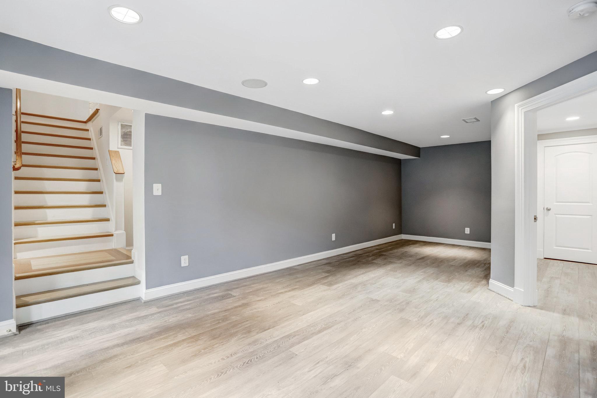 COUNTRY CLUB HILLS - Residential