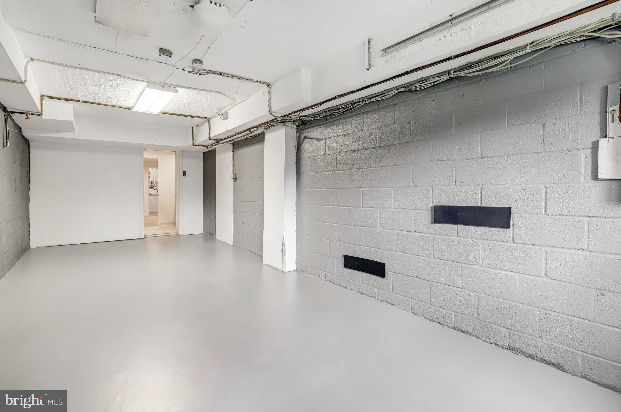 COUNTRY CLUB HILLS - Residential