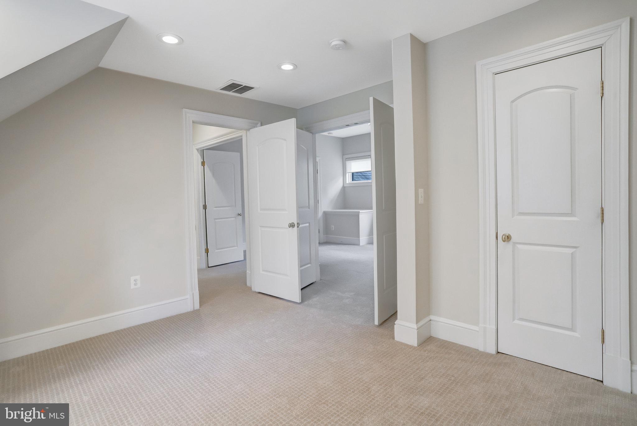 COUNTRY CLUB HILLS - Residential