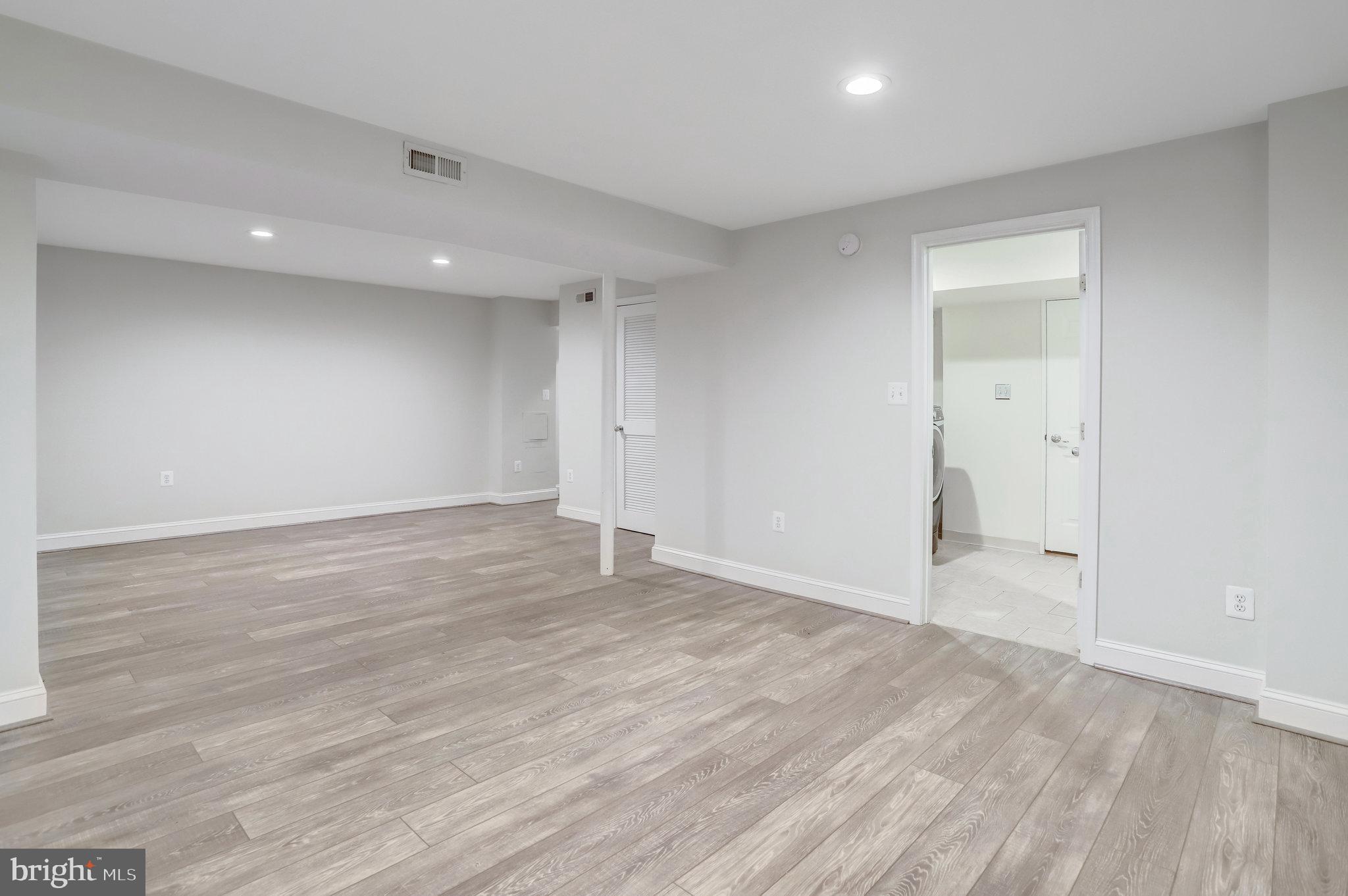 COUNTRY CLUB HILLS - Residential