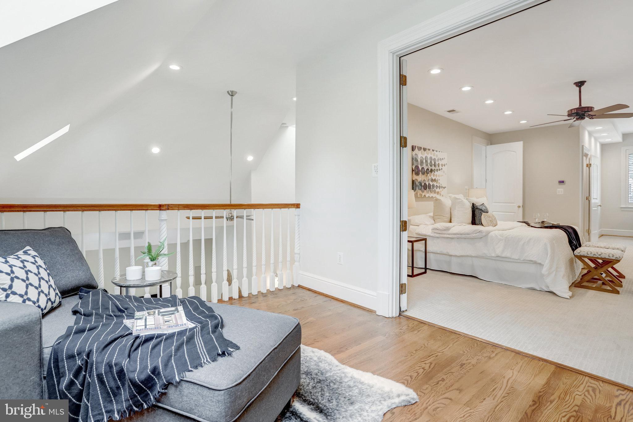 COUNTRY CLUB HILLS - Residential