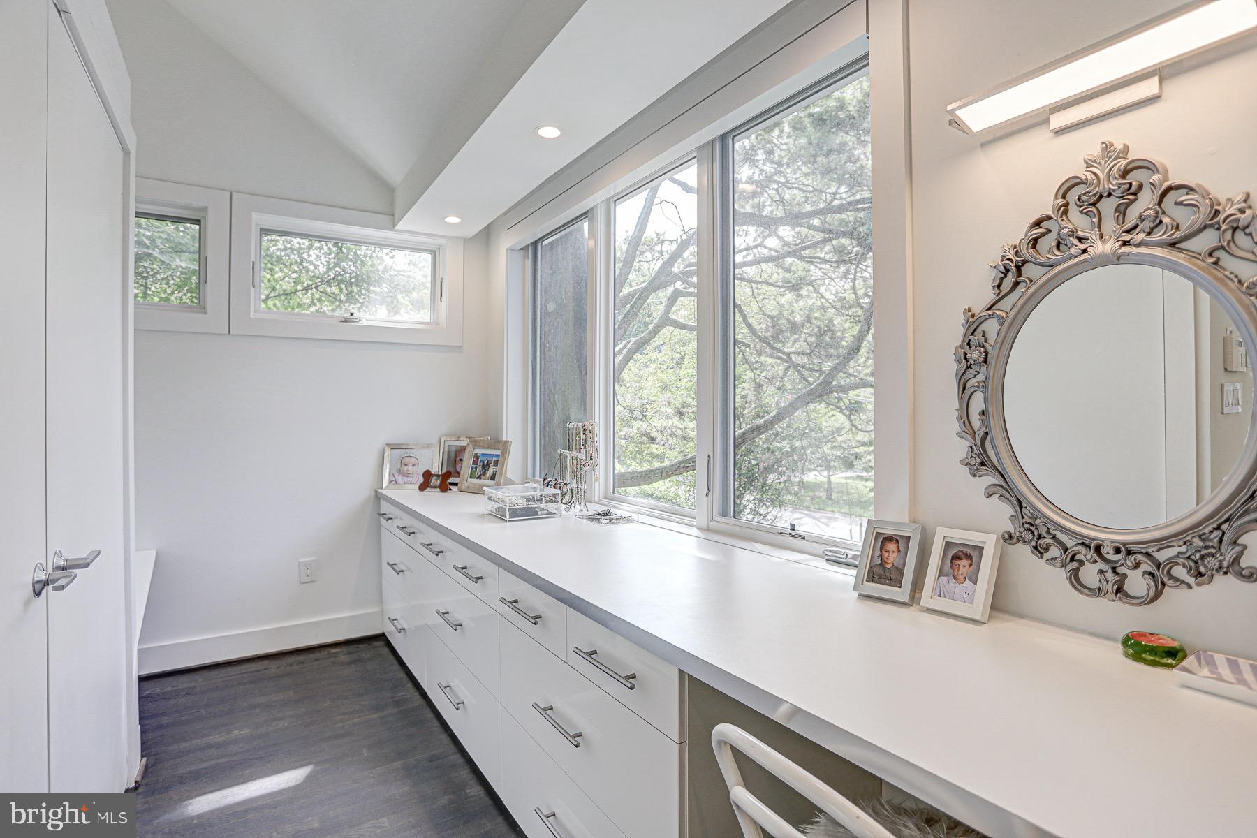 BRADLEY HILLS - Residential