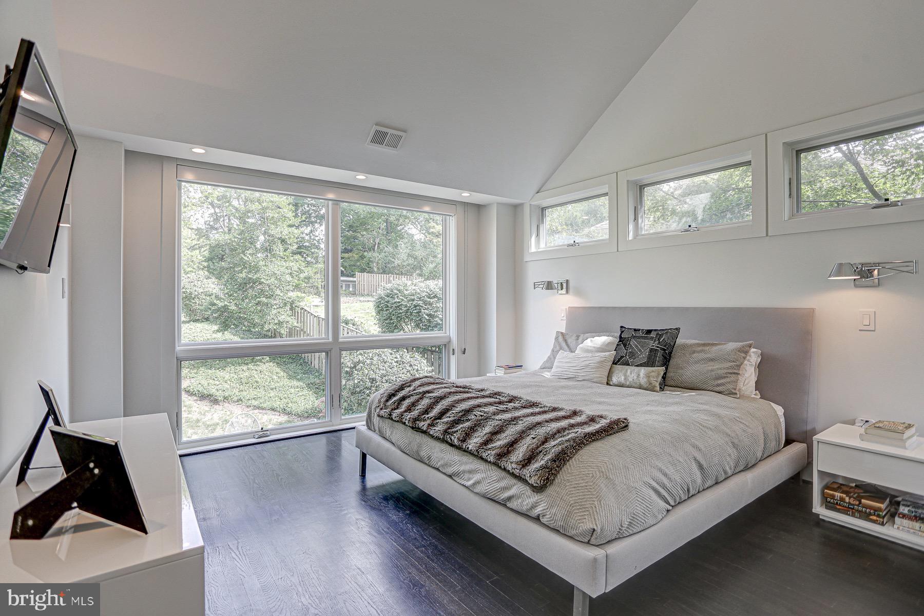 BRADLEY HILLS - Residential