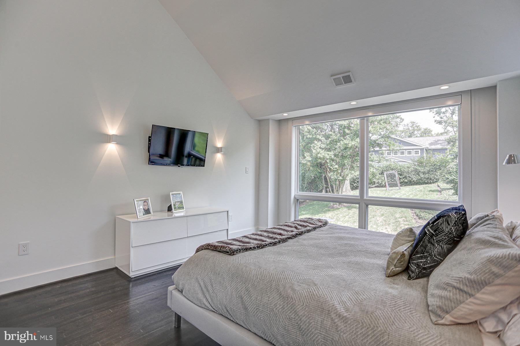 BRADLEY HILLS - Residential