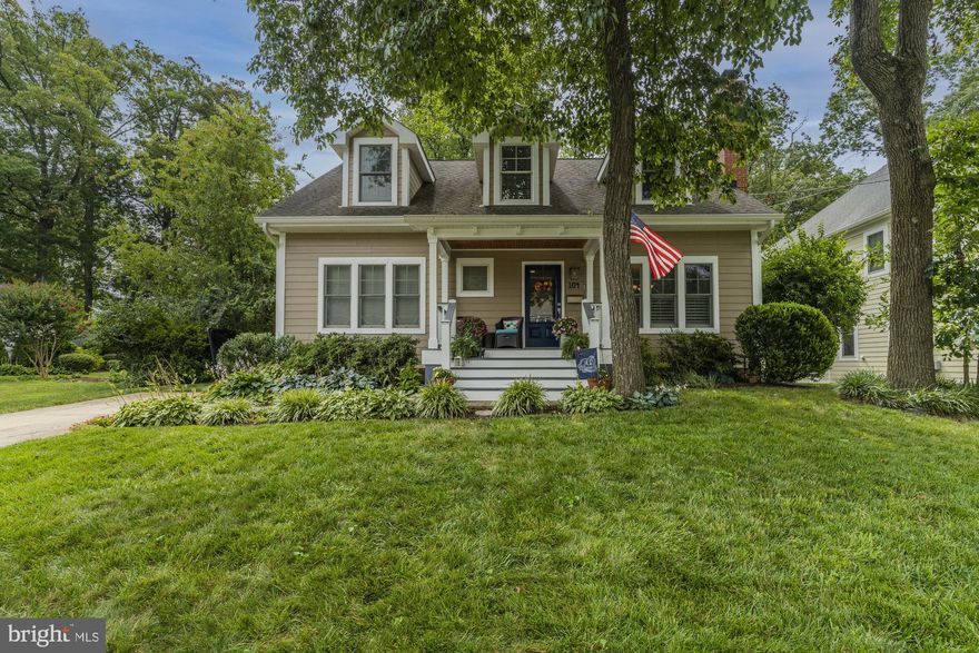 Gorgeous single family home in the heart of downtown Vienna in sought after Kingcrest. Remodeled in 2005, this 5 bedroom, 4.5 bathroom, 3,289 finished square feet home is sited on .24 acres. Welcoming front porch that enters the home with tons of natural light throughout. Plenty of flexible space with a cathedral ceiling living room, formal dining room, gourmet kitchen with a breakfast bar and breakfast room. Main level owner’s suite with ensuite bathroom. The main level also features a laundry/mudroom and half bath. Upper level with an additional 3 bedrooms and 2 bathrooms. Fully finished basement with ample space for family gatherings with a large recreation room, dry bar, office/media room, 5th bedroom and full bathroom. Lots of fenced yard space, expansive Trex deck together with screened-in porch for outdoor entertaining. Two car detached garage located behind the property, a perfect hobby space away from the property. Location is ideal, walking distance from downtown Vienna shops, restaurants and entertainment. Top rated Vienna/Thoreau/Madison HS pyramid.  Vienna Woods Pool membership conveys.