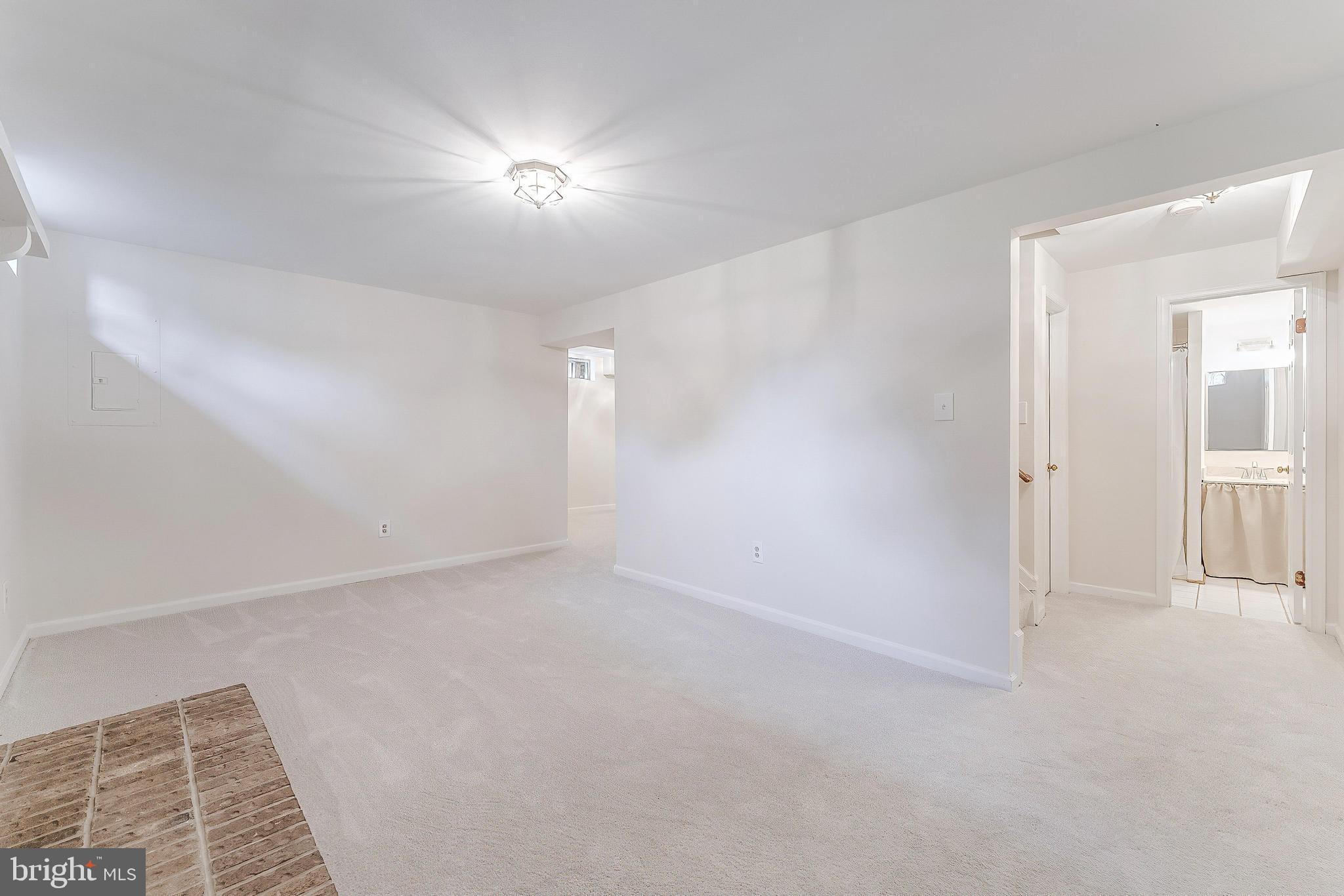 CHANTILLY HIGHLANDS - Residential