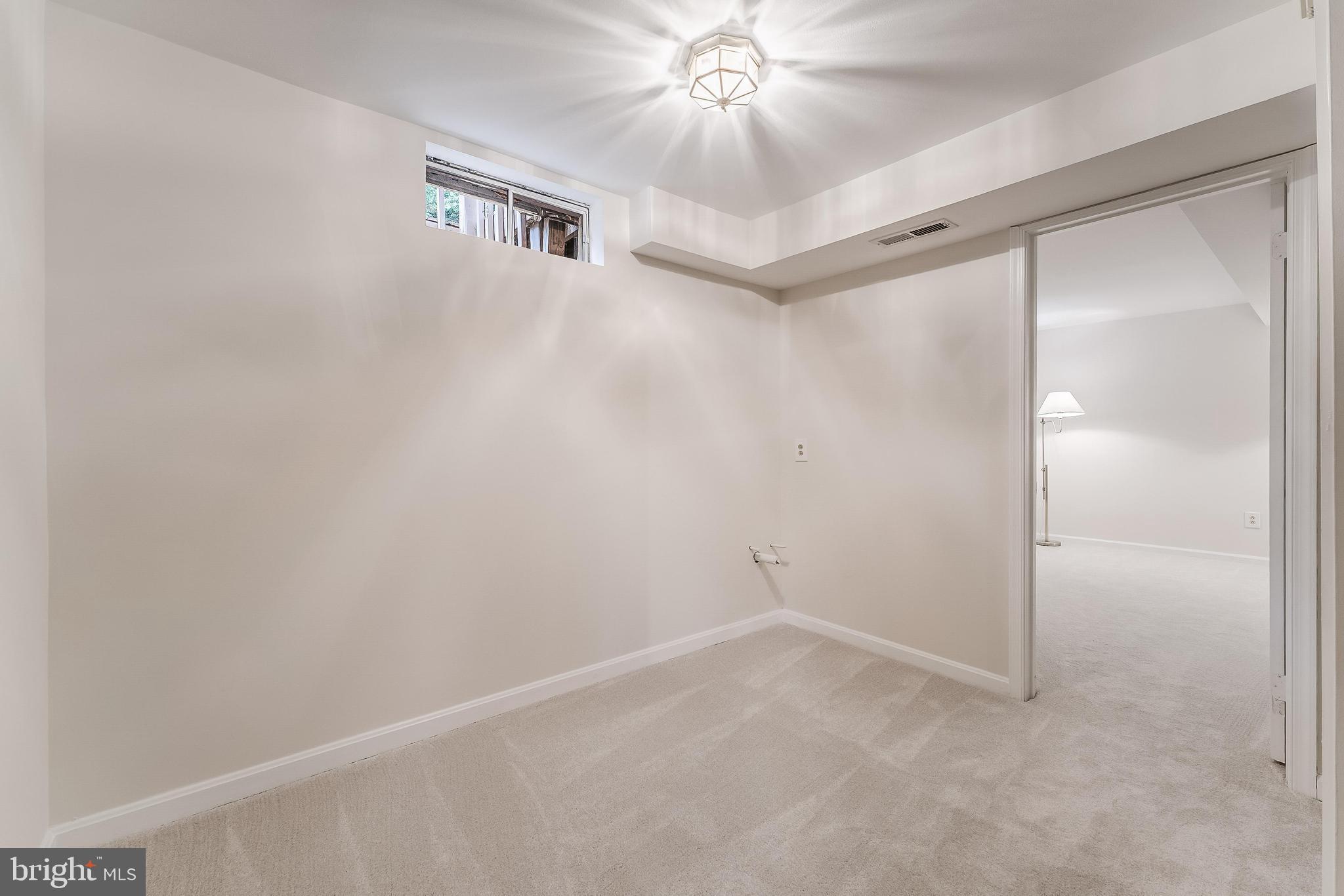 CHANTILLY HIGHLANDS - Residential