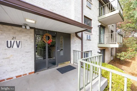 21 Dougherty Boulevard Unit V1, Glen Mills, PA MLS: PADE2103806