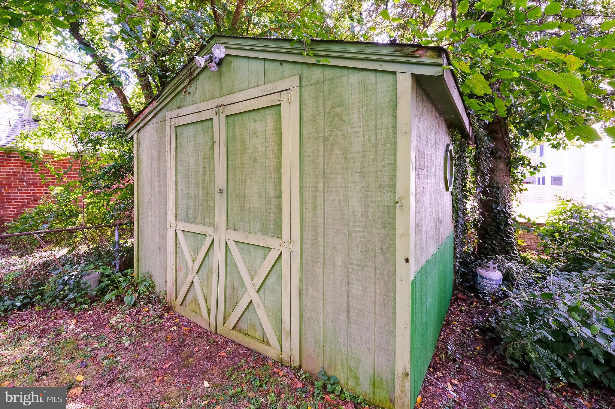 CRESTVIEW - Residential Lease