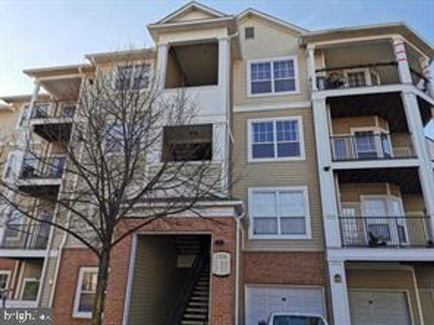 LUXURY  CONDO  FRESH PAINT ,NEW CARPET, New DISPOSAL; 1 BEDROOM 1 FULL BATH CONDO WITH OPEN CONCEPT FLOOR PLAN IN  GERMANTOWN  ONE BEDROOM WITH LARGE WALK IN CLOSET. LARGE FULL BATH WITH DOUBLE SINK. 9 FOOT CEILING THROUGHOUT. FULL SIZE WASHER & DRYER IN UNIT.  .  CLOSE TO SHOPPING, RESTAURANTS, MARC TRAIN, I270.