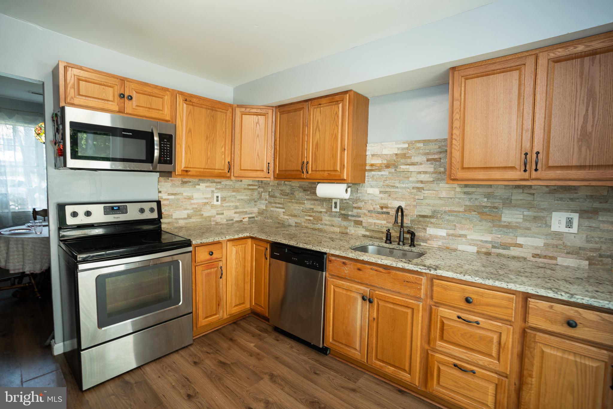 HARBOUR OAKS - Residential