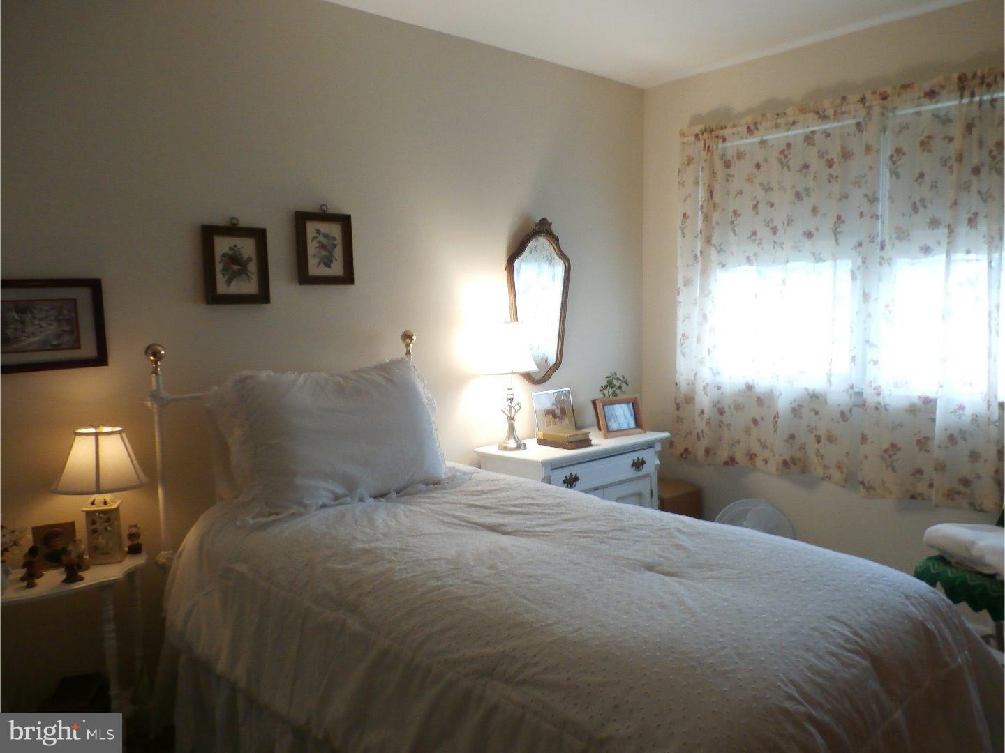 YORKVILLE - Residential Lease