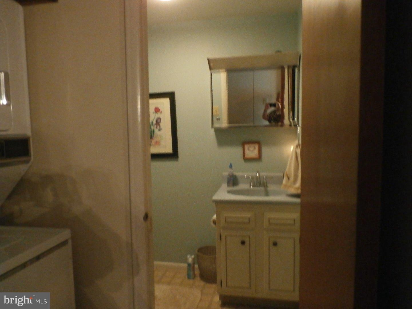 YORKVILLE - Residential Lease