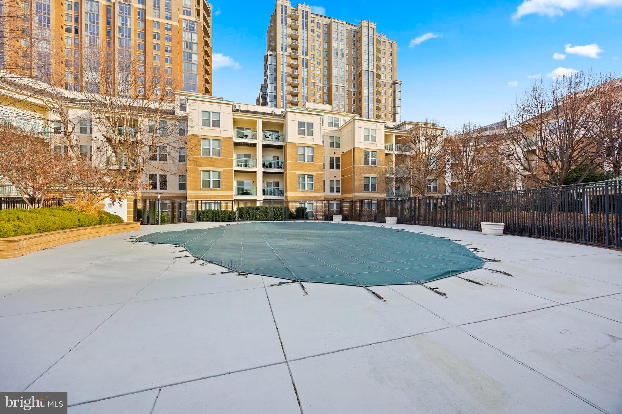 SAVOY AT RESTON TOWN CENTER - Residential