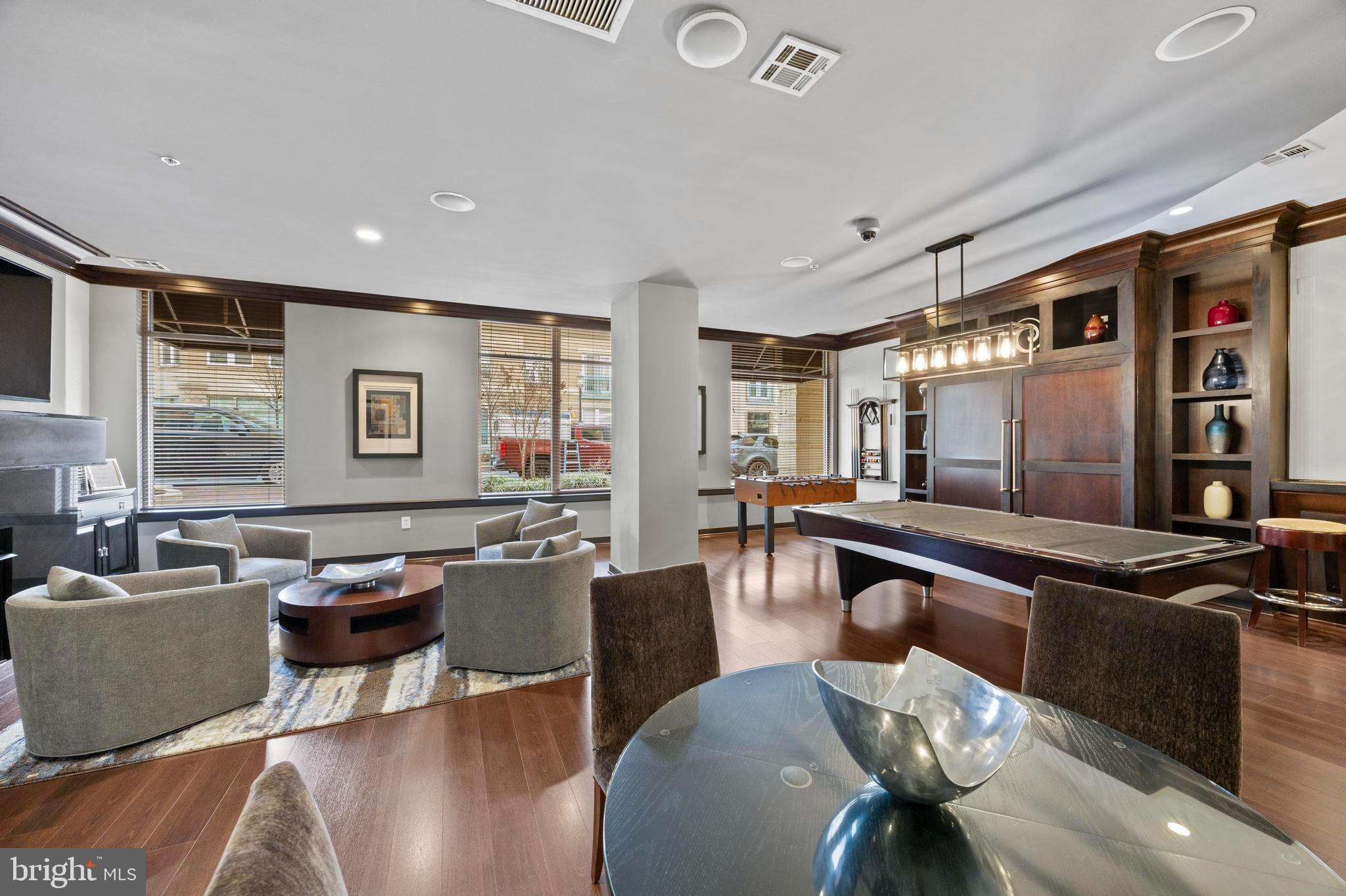 SAVOY AT RESTON TOWN CENTER - Residential