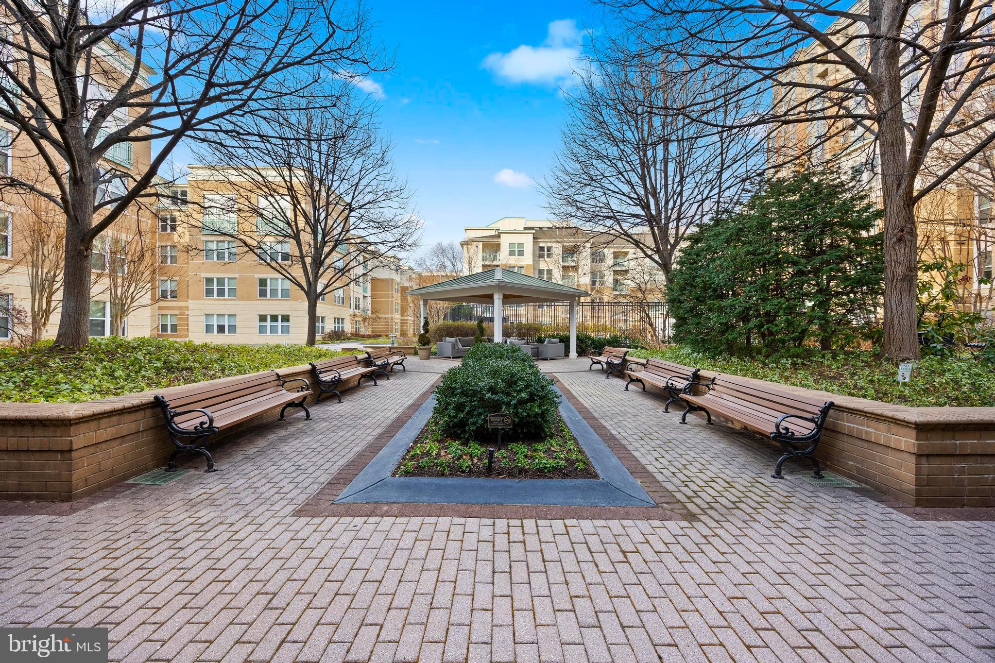 SAVOY AT RESTON TOWN CENTER - Residential