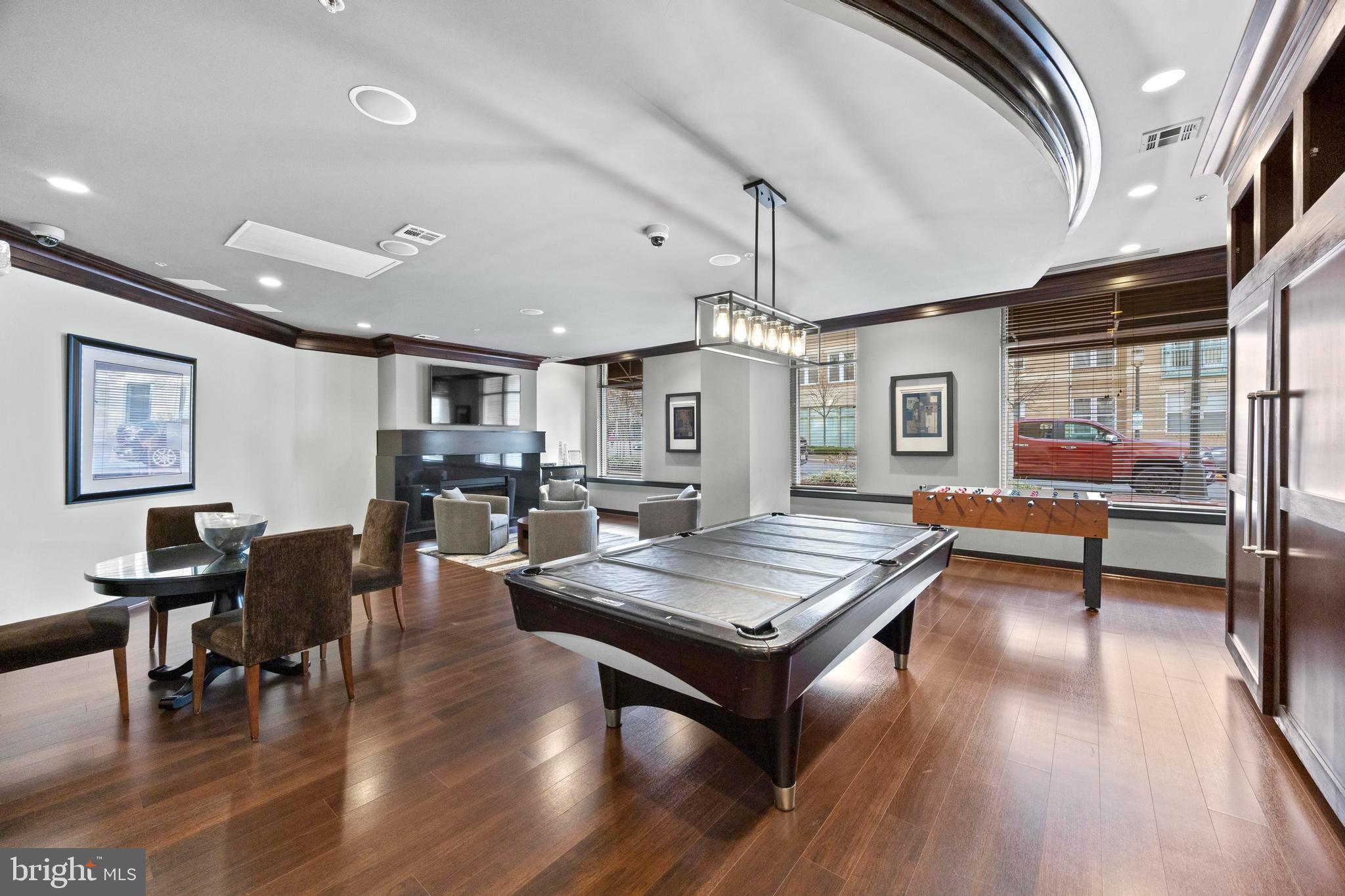 SAVOY AT RESTON TOWN CENTER - Residential