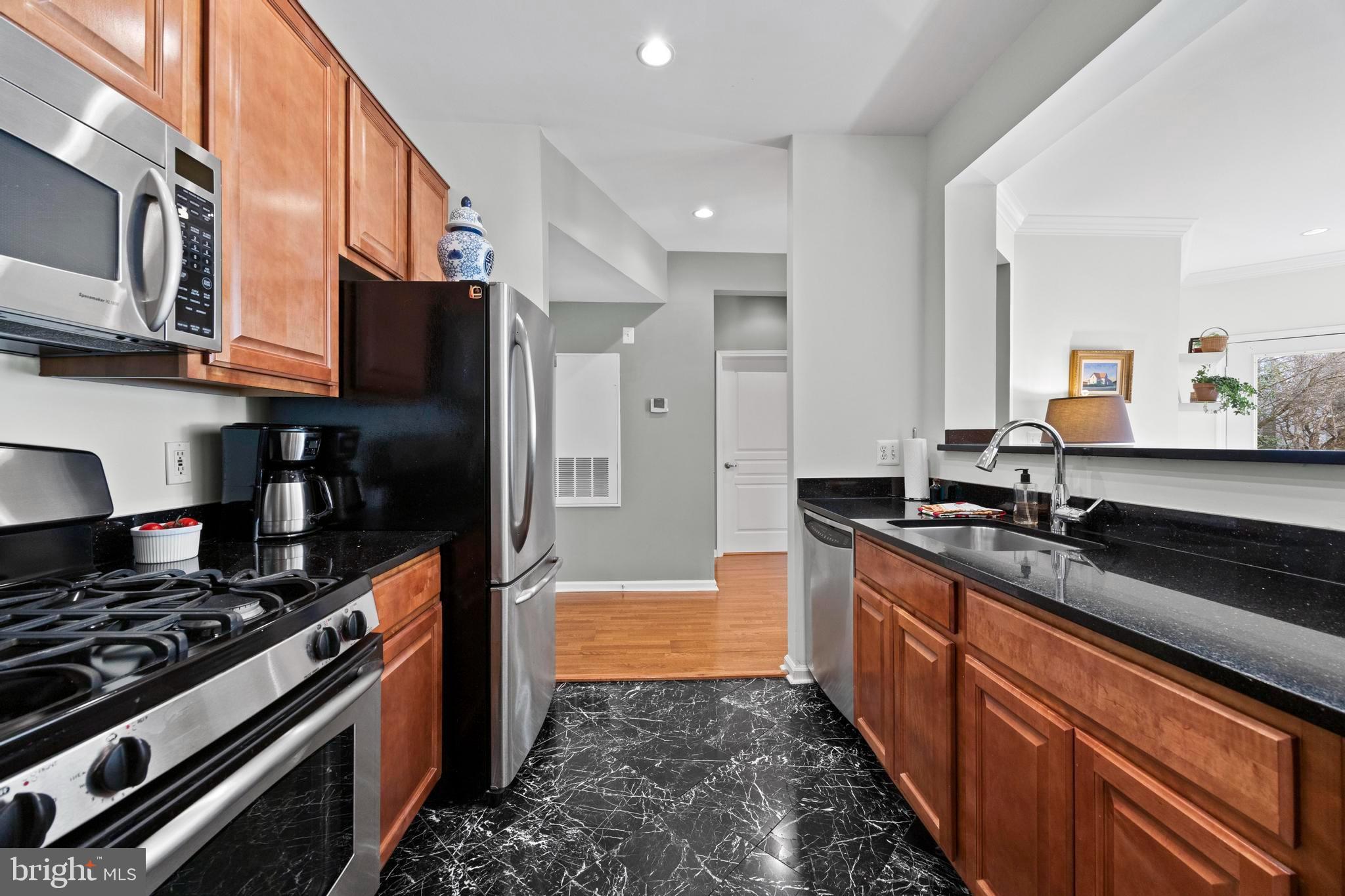 SAVOY AT RESTON TOWN CENTER - Residential