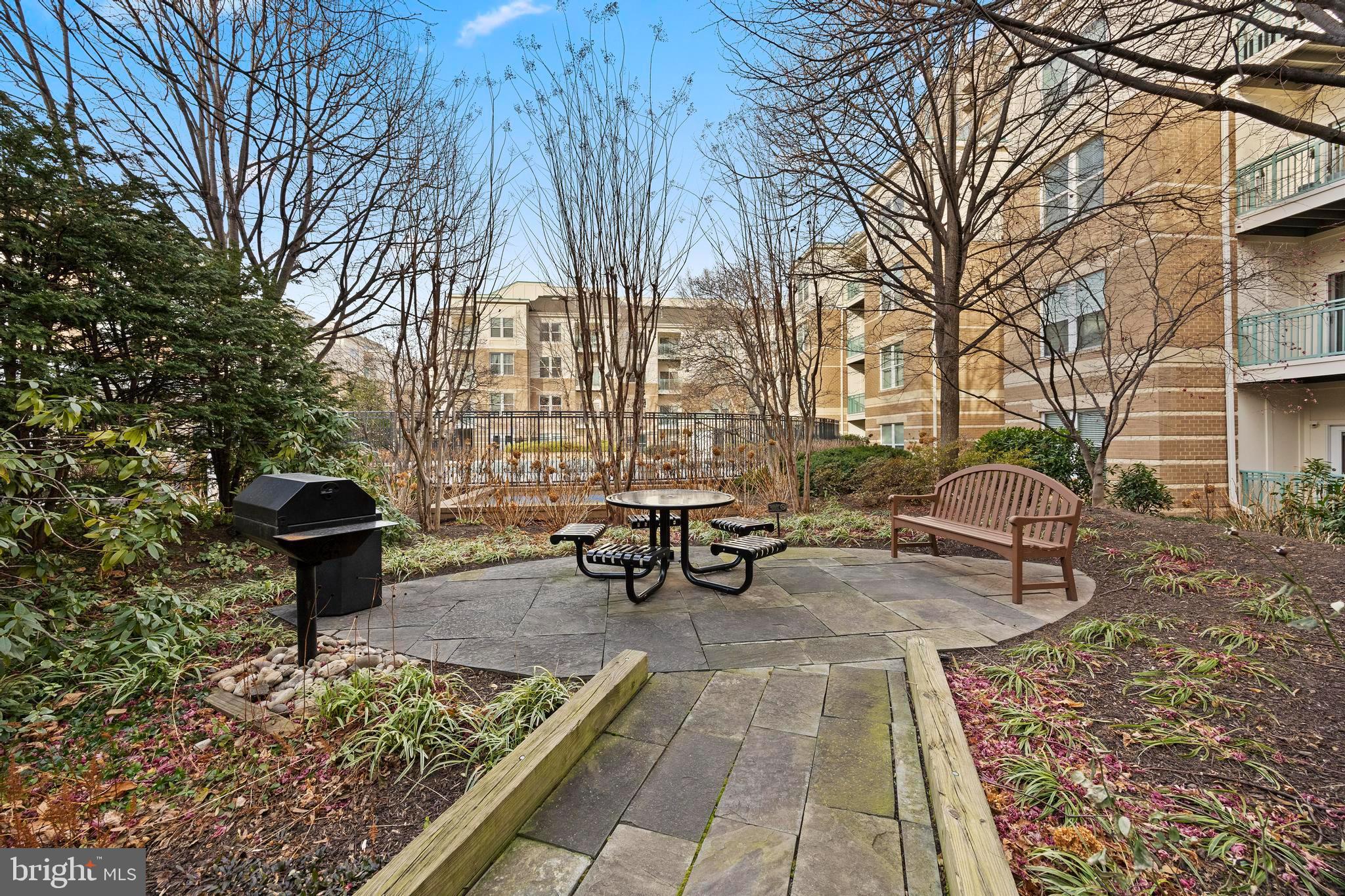 SAVOY AT RESTON TOWN CENTER - Residential