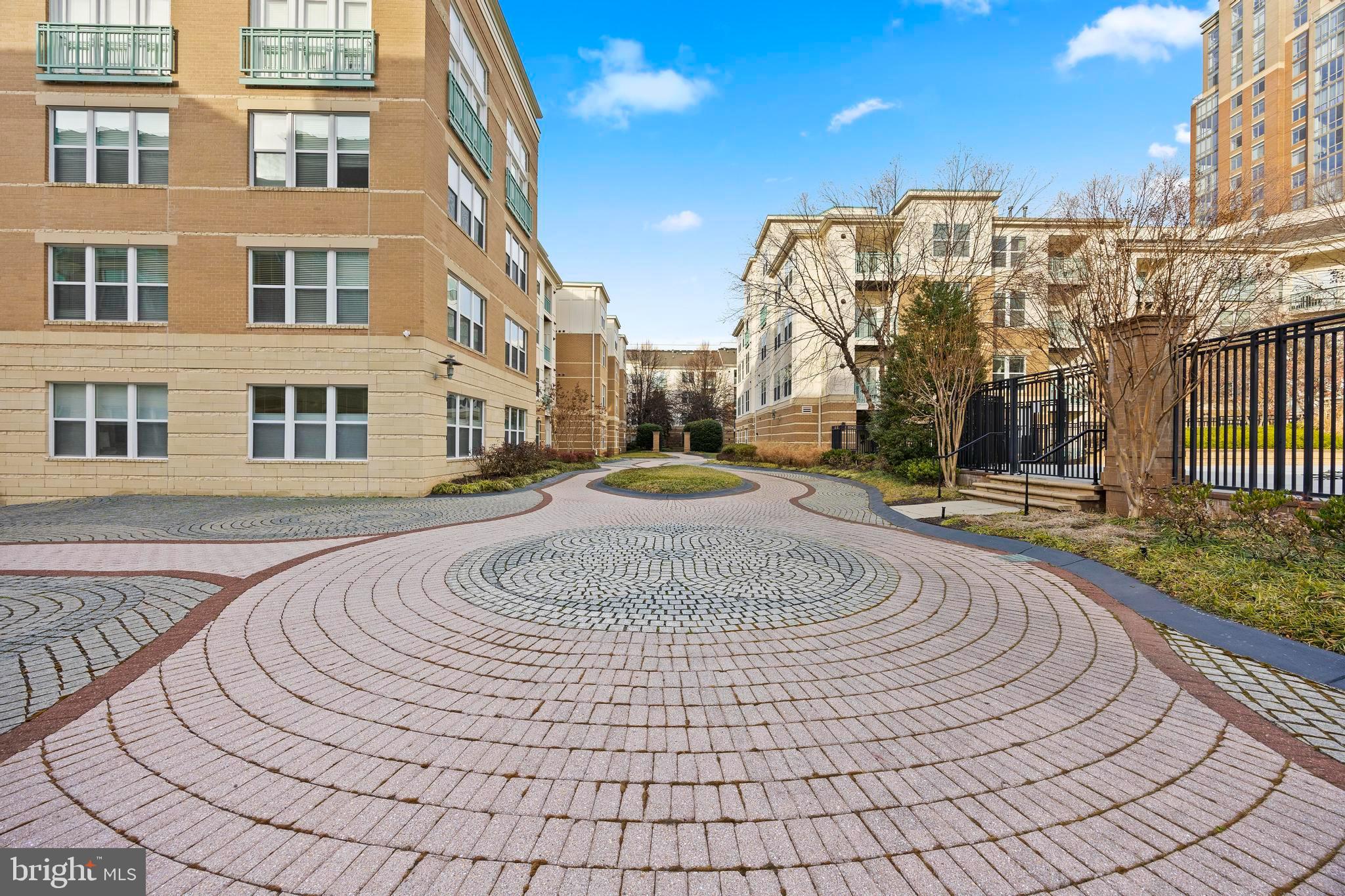 SAVOY AT RESTON TOWN CENTER - Residential