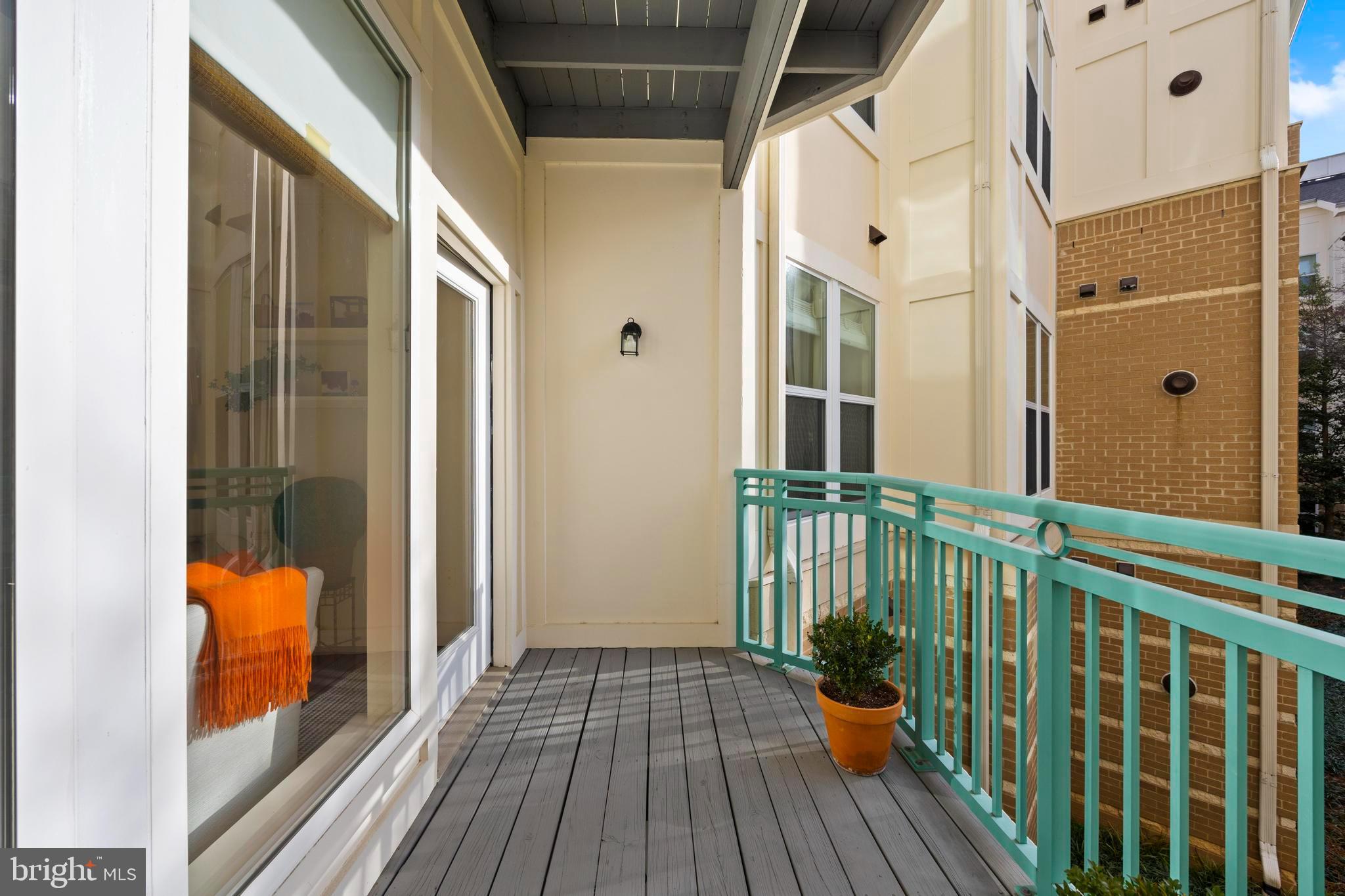 SAVOY AT RESTON TOWN CENTER - Residential