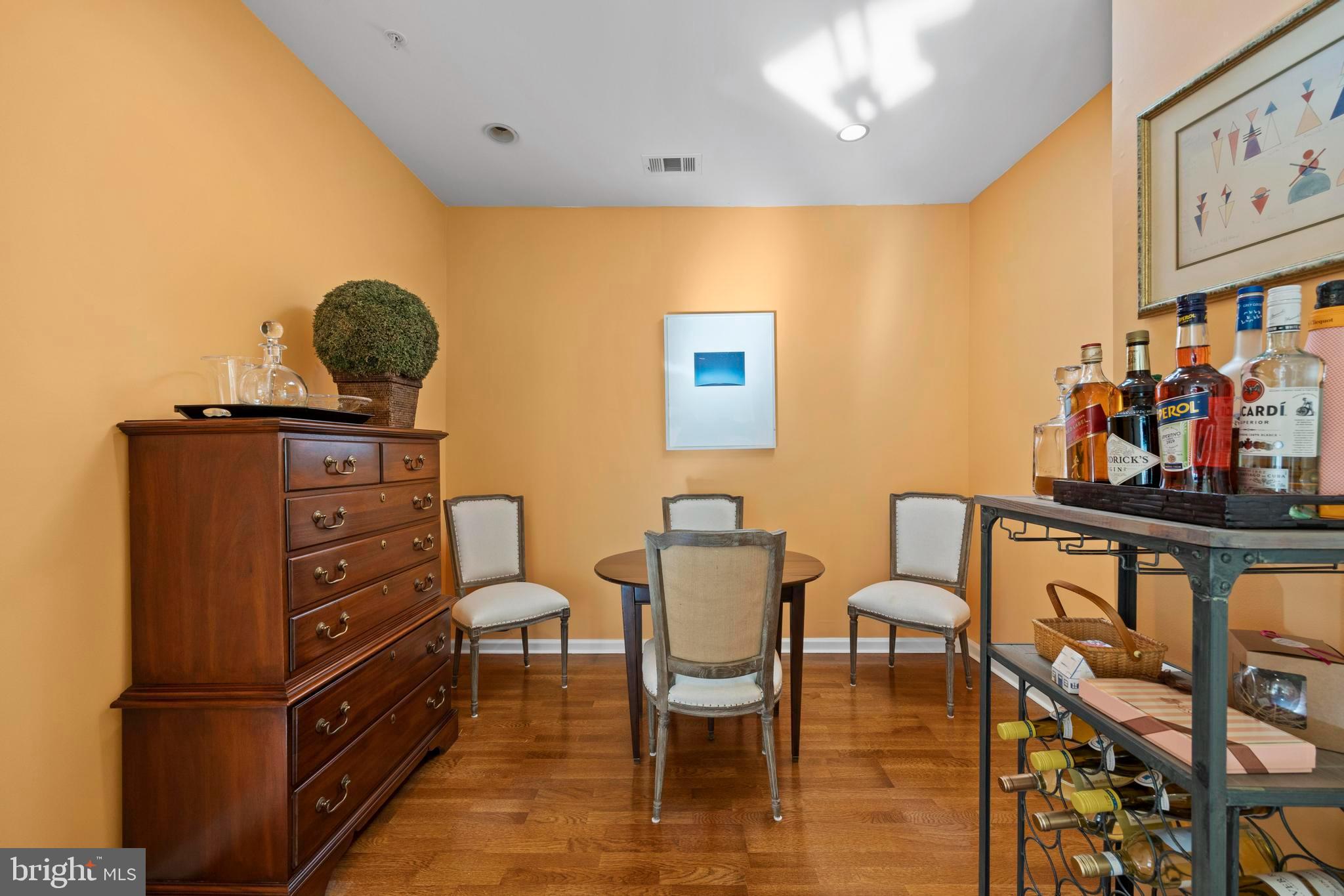 SAVOY AT RESTON TOWN CENTER - Residential