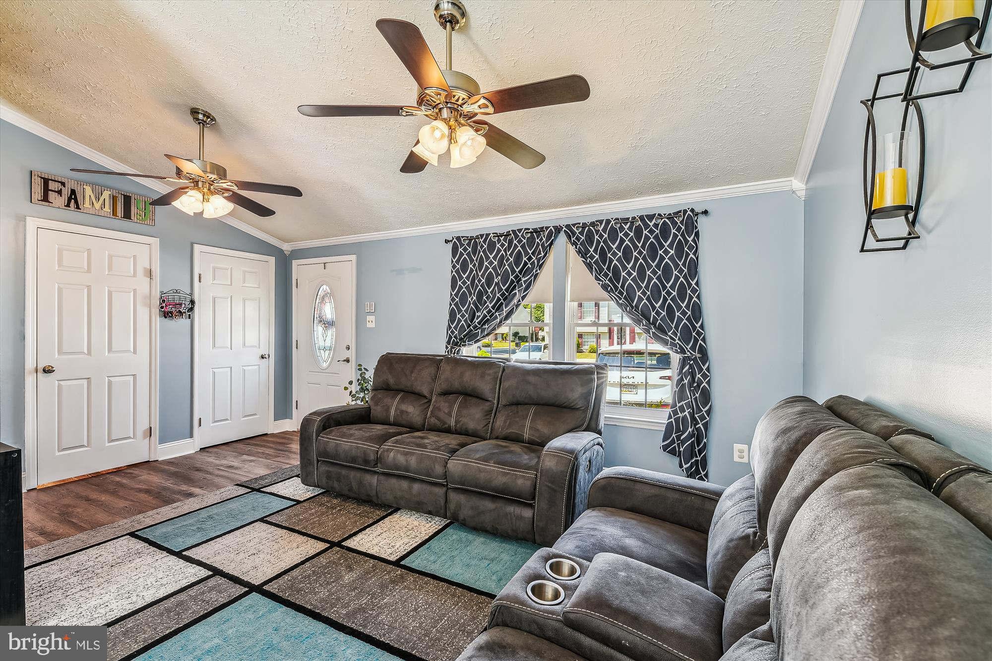 LAWRENCE HILL - Residential