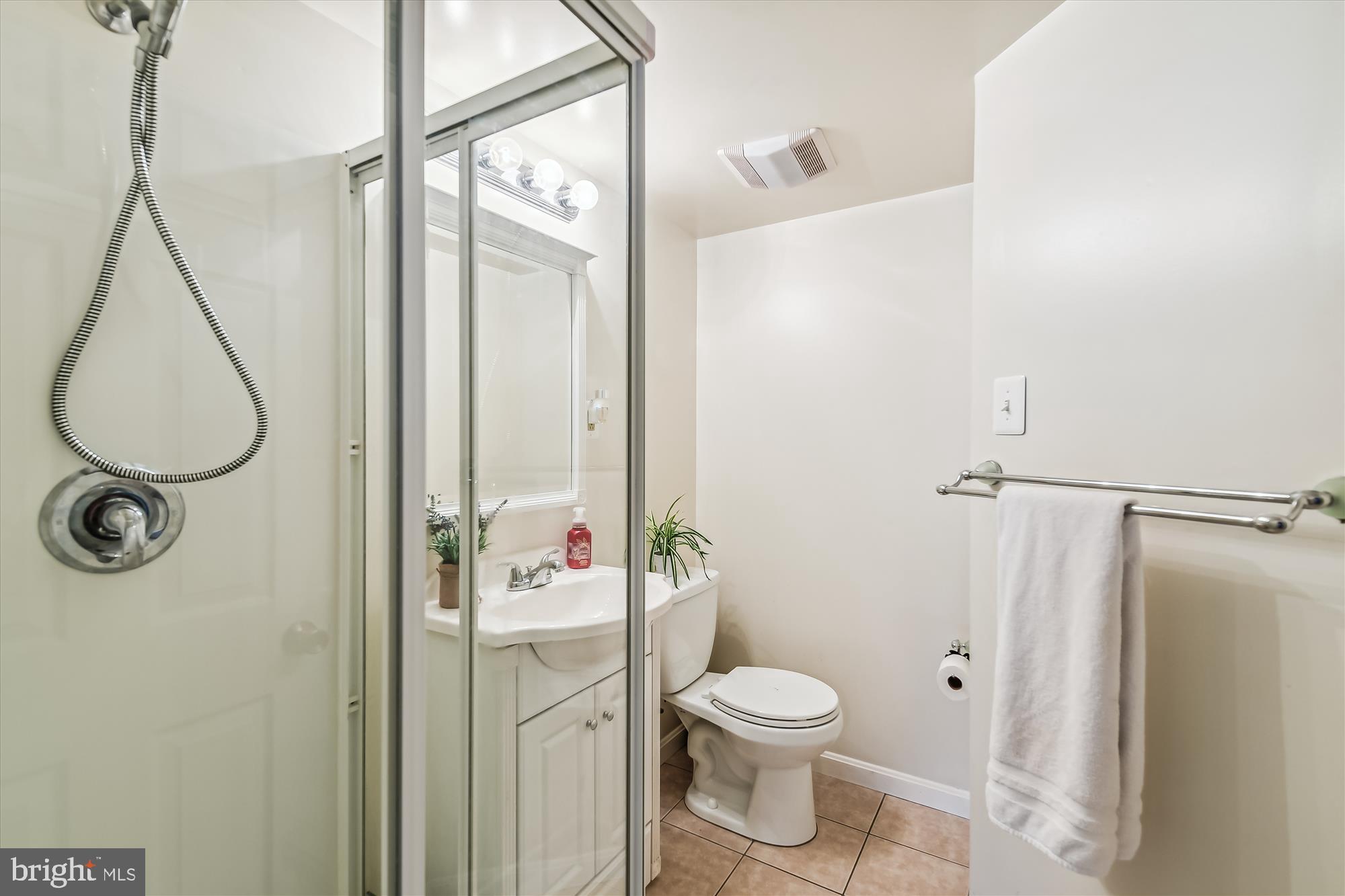 LAWRENCE HILL - Residential