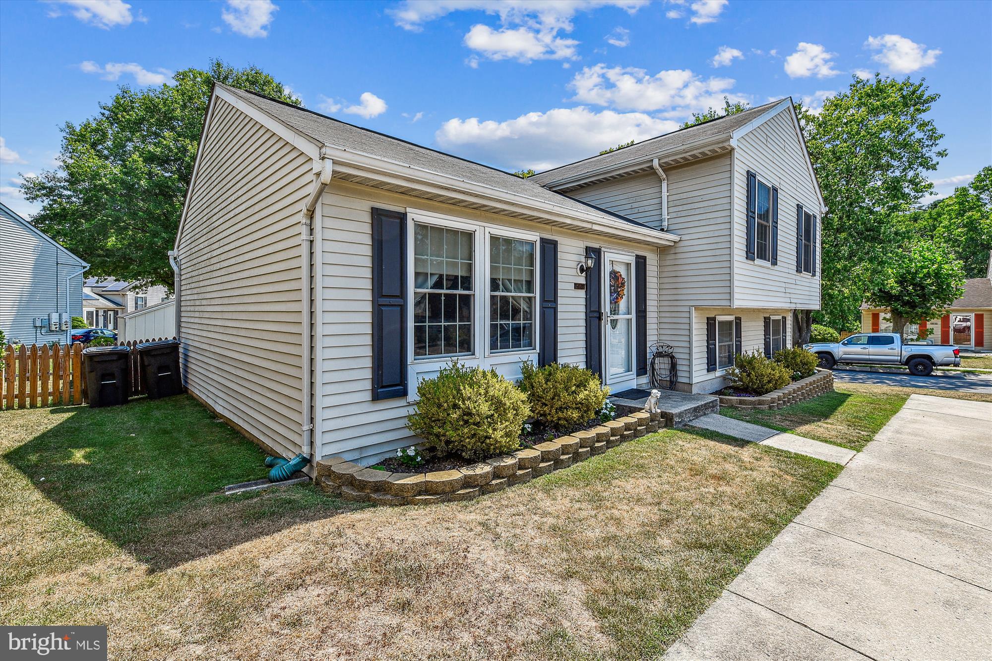 LAWRENCE HILL - Residential