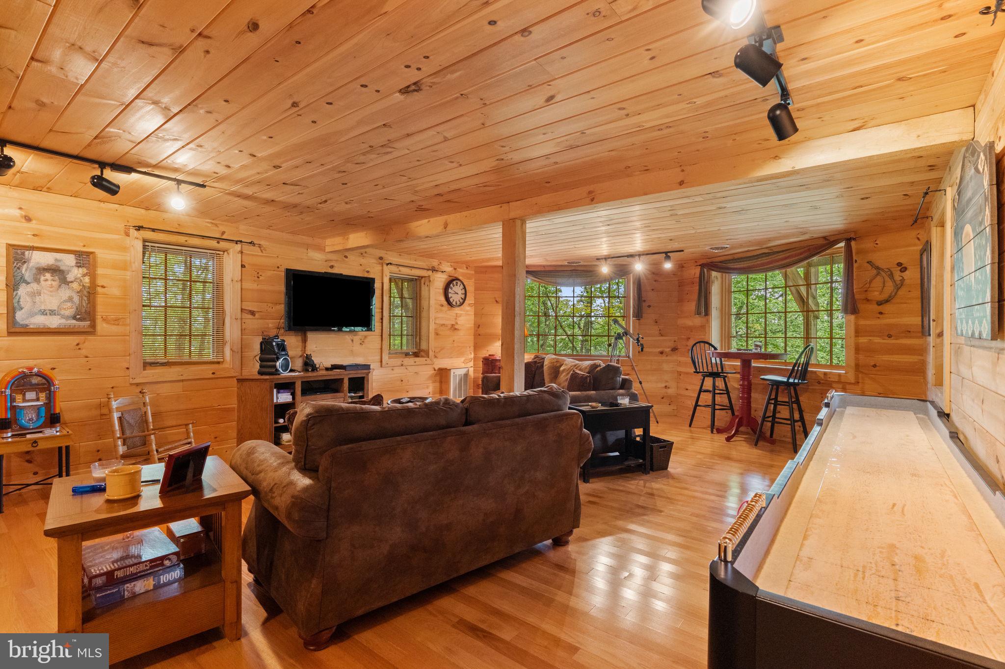 EAGLE ROCK RESORT - Residential