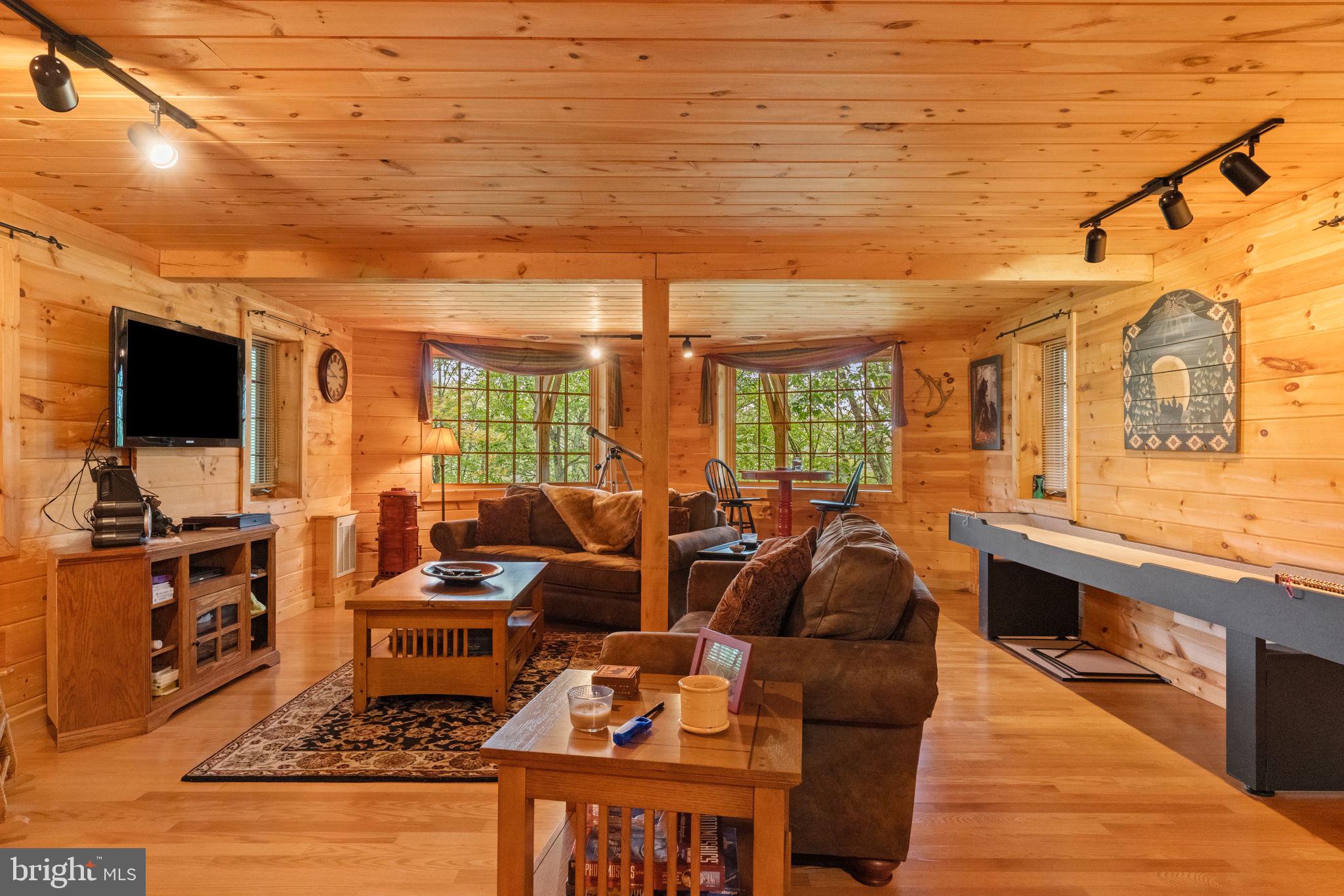 EAGLE ROCK RESORT - Residential