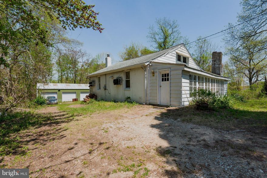 **** PROPERTY WITH MANY OPPORTUNITIES!!  INCLUDING SMALL HOUSE AND LARGE GARAGE! ALSO INCLUDING 156 MOUNTAIN RD MAKING THE   LOT SIZE 41,556SQFT AND BEST OF ALL R-5 ZONING WITH WATER AND SEWER CONNECTION THAT RUNS  PARALLEL TO THE PROPERTY.  FAST SETTLEMENT POSSIBLE !!