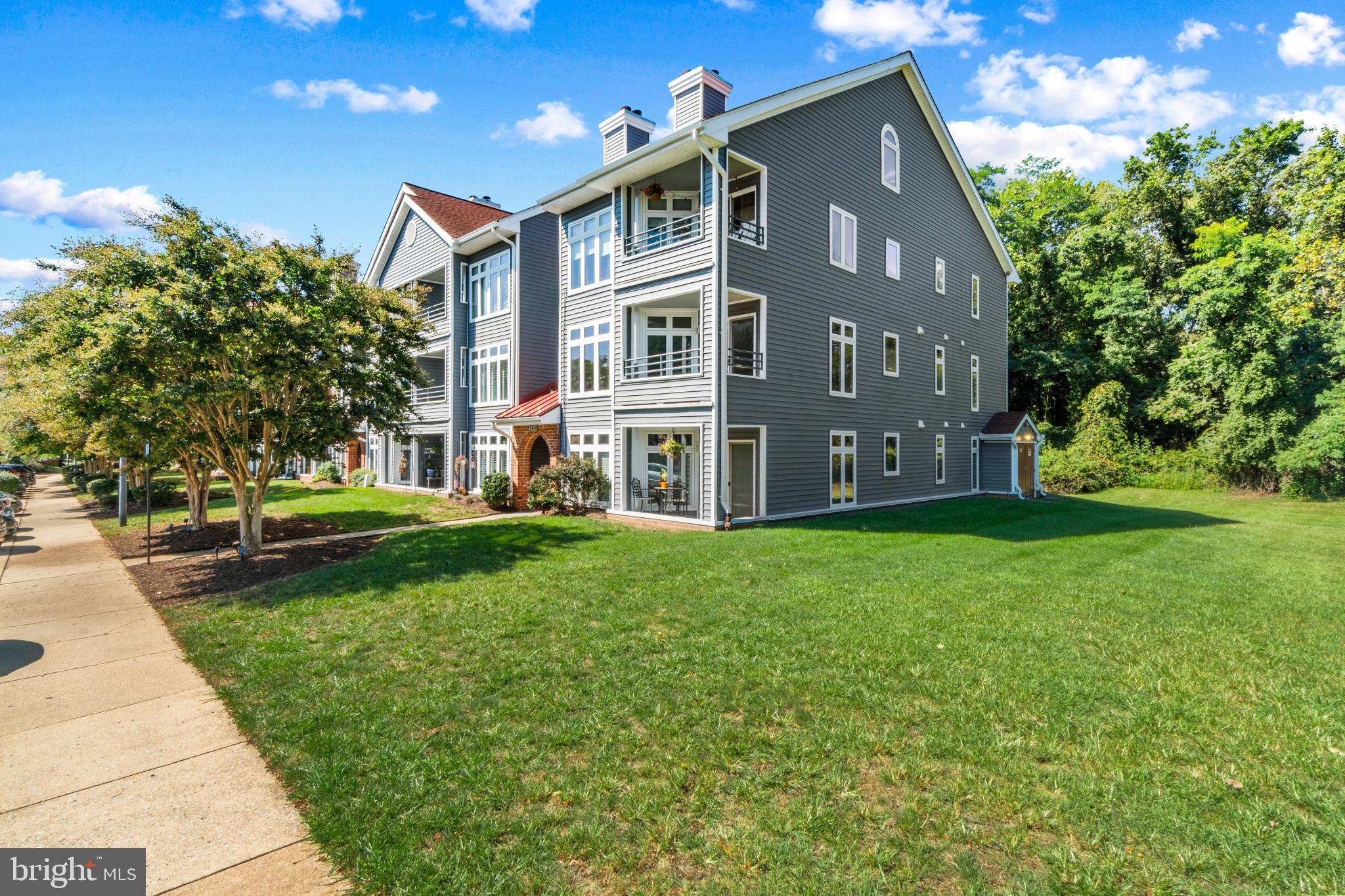1133 LAKE HERON DRIVE 2B