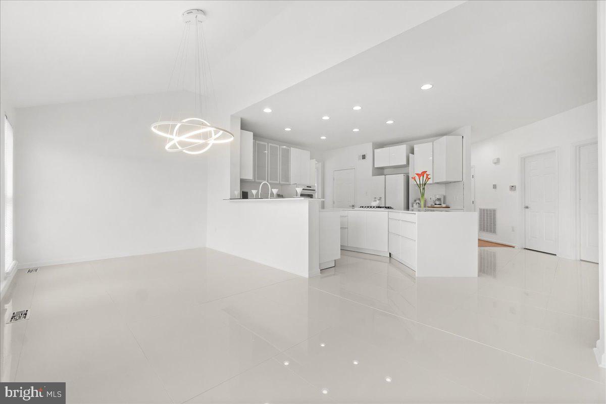 BROOKFIELD - Residential