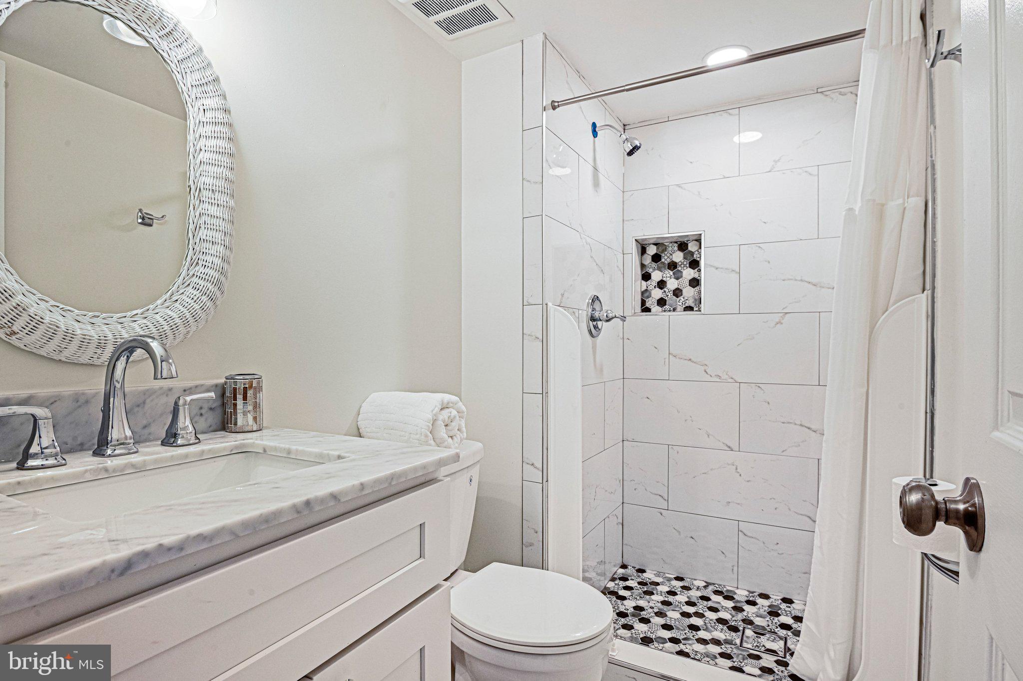 OAKTON VILLAGE - Residential