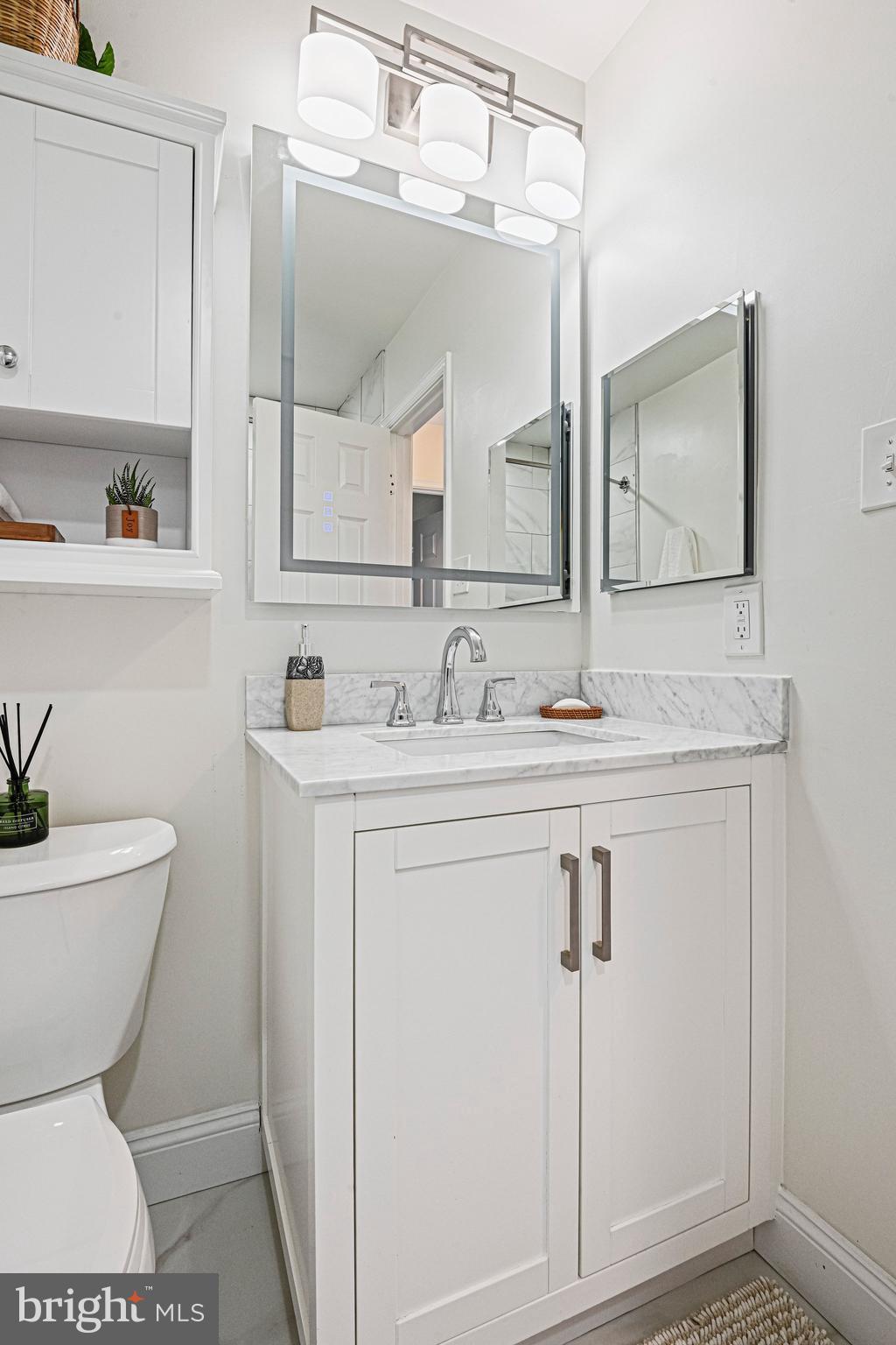 OAKTON VILLAGE - Residential