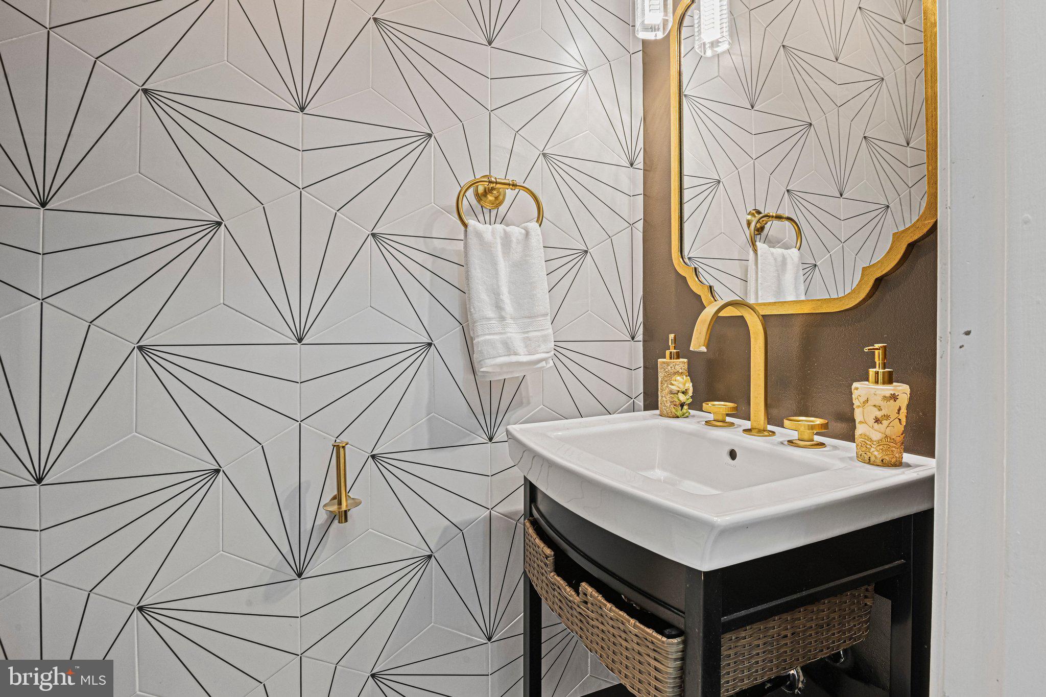 OAKTON VILLAGE - Residential