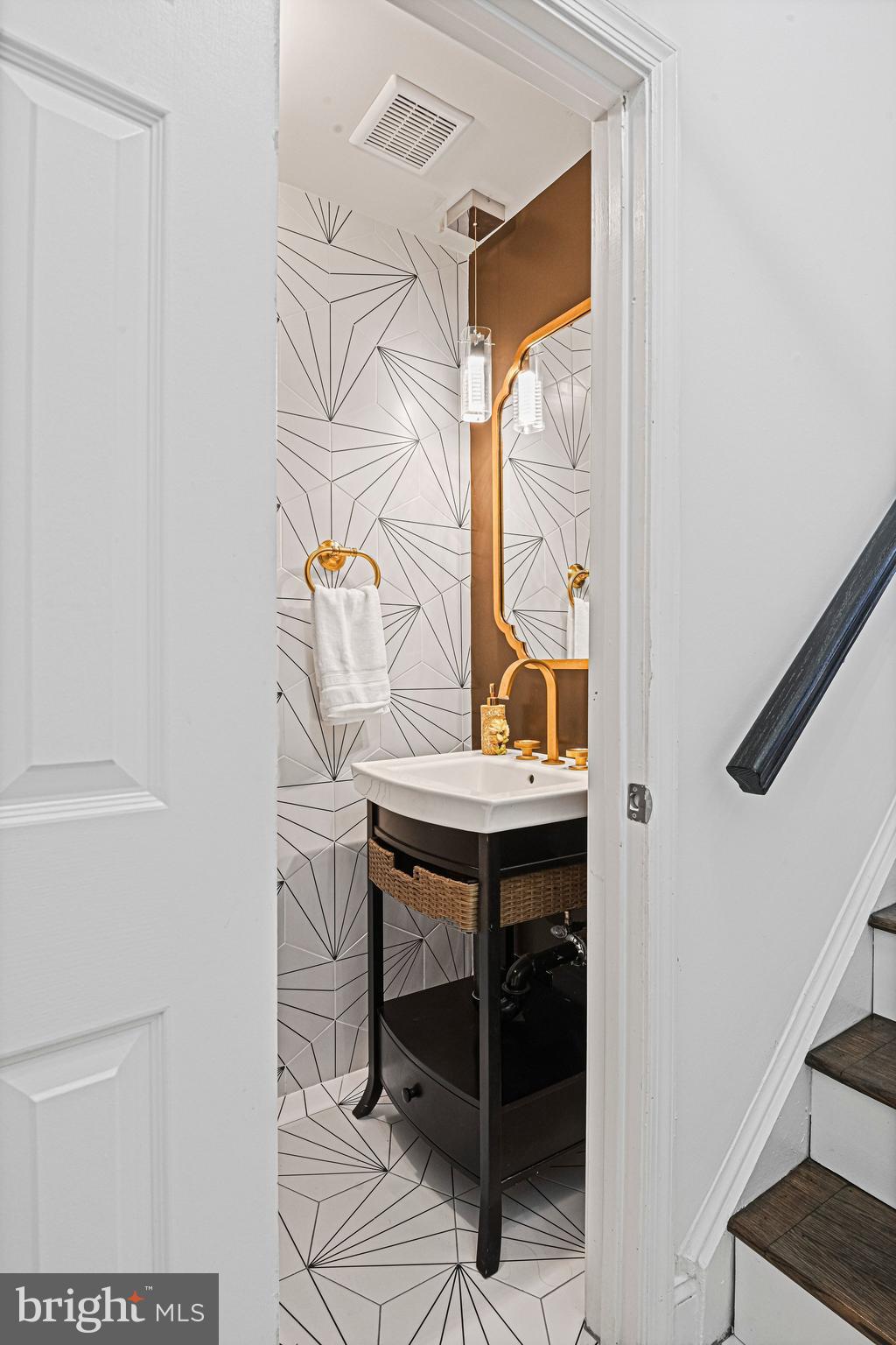 OAKTON VILLAGE - Residential