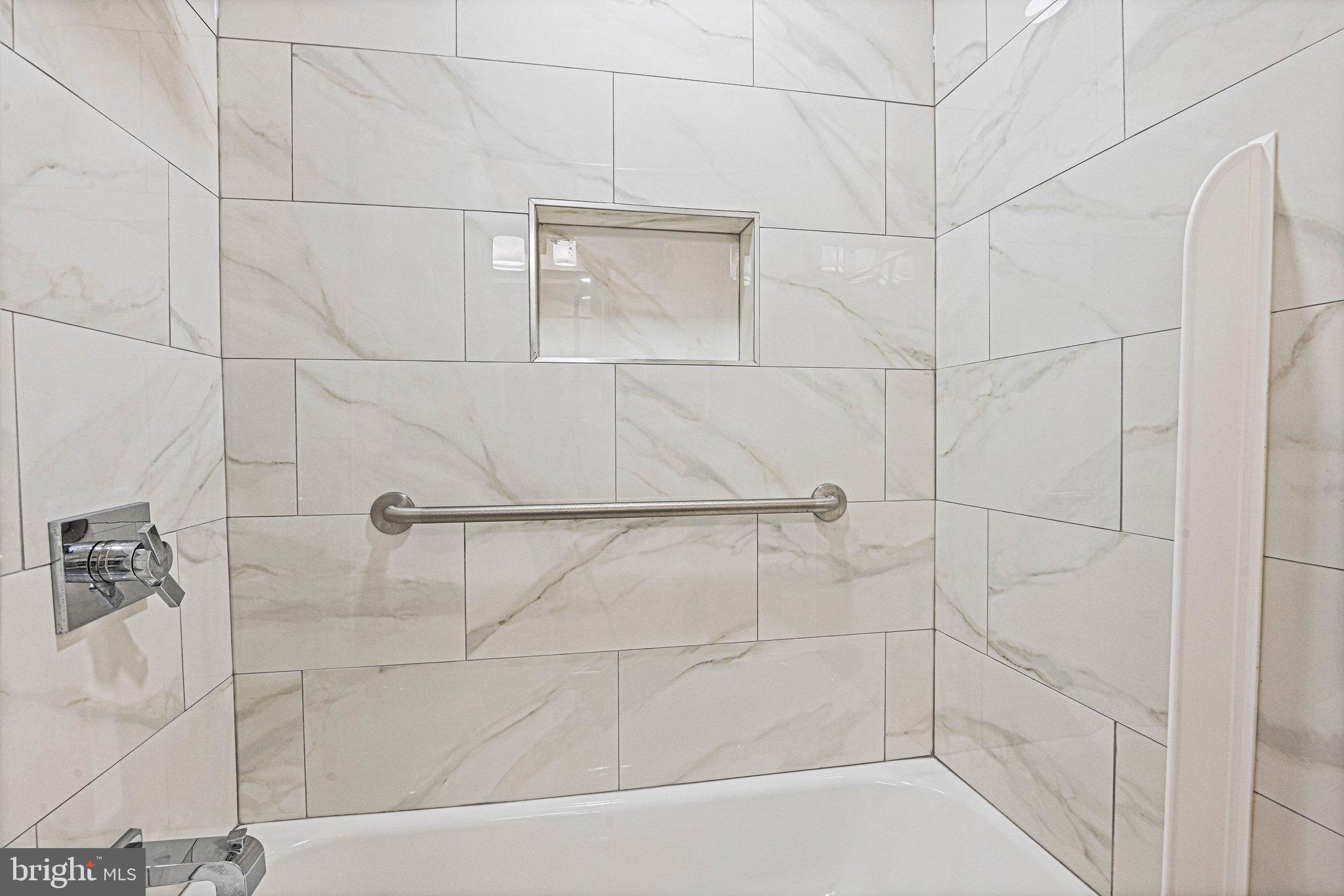 OAKTON VILLAGE - Residential