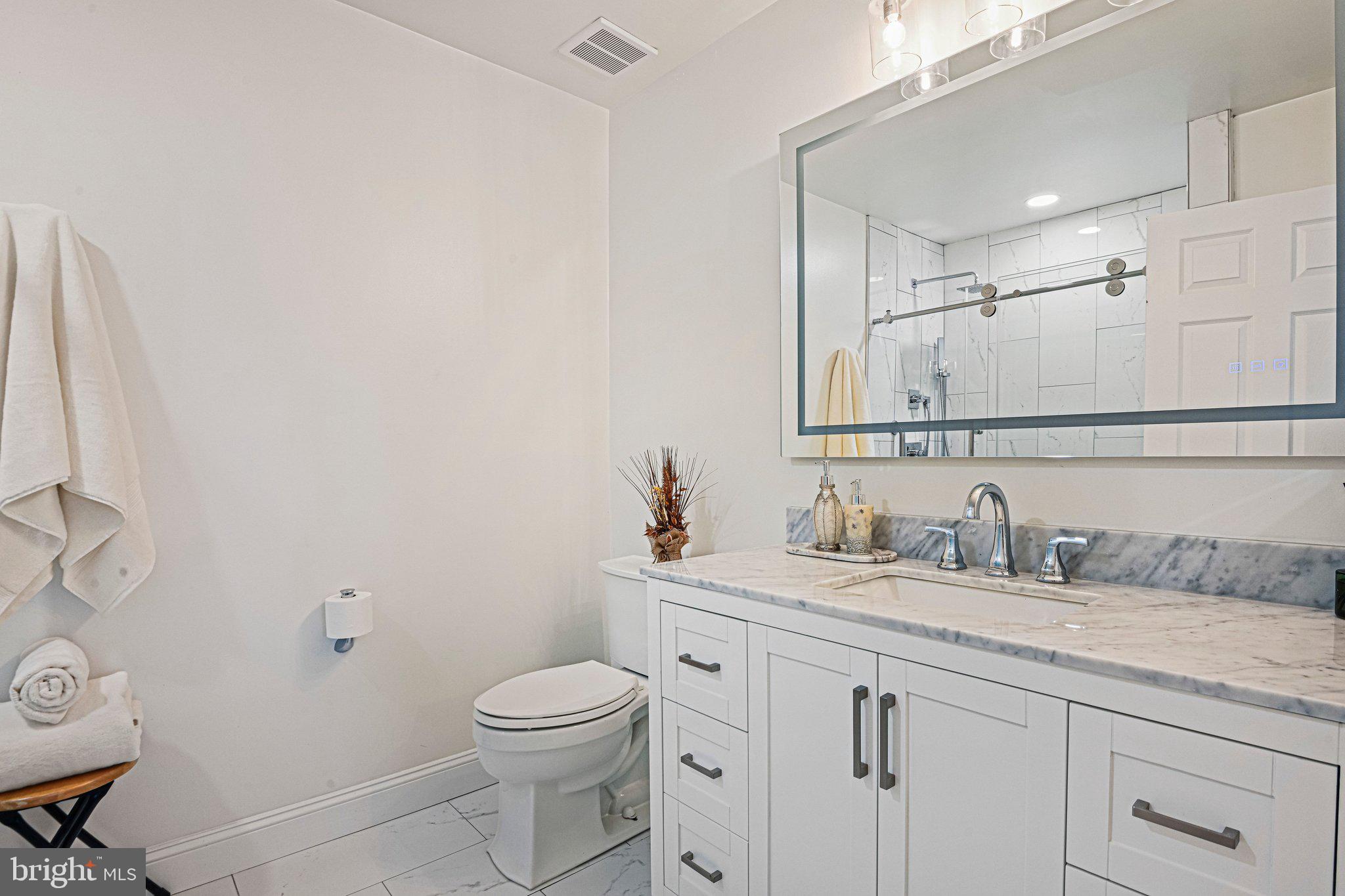 OAKTON VILLAGE - Residential