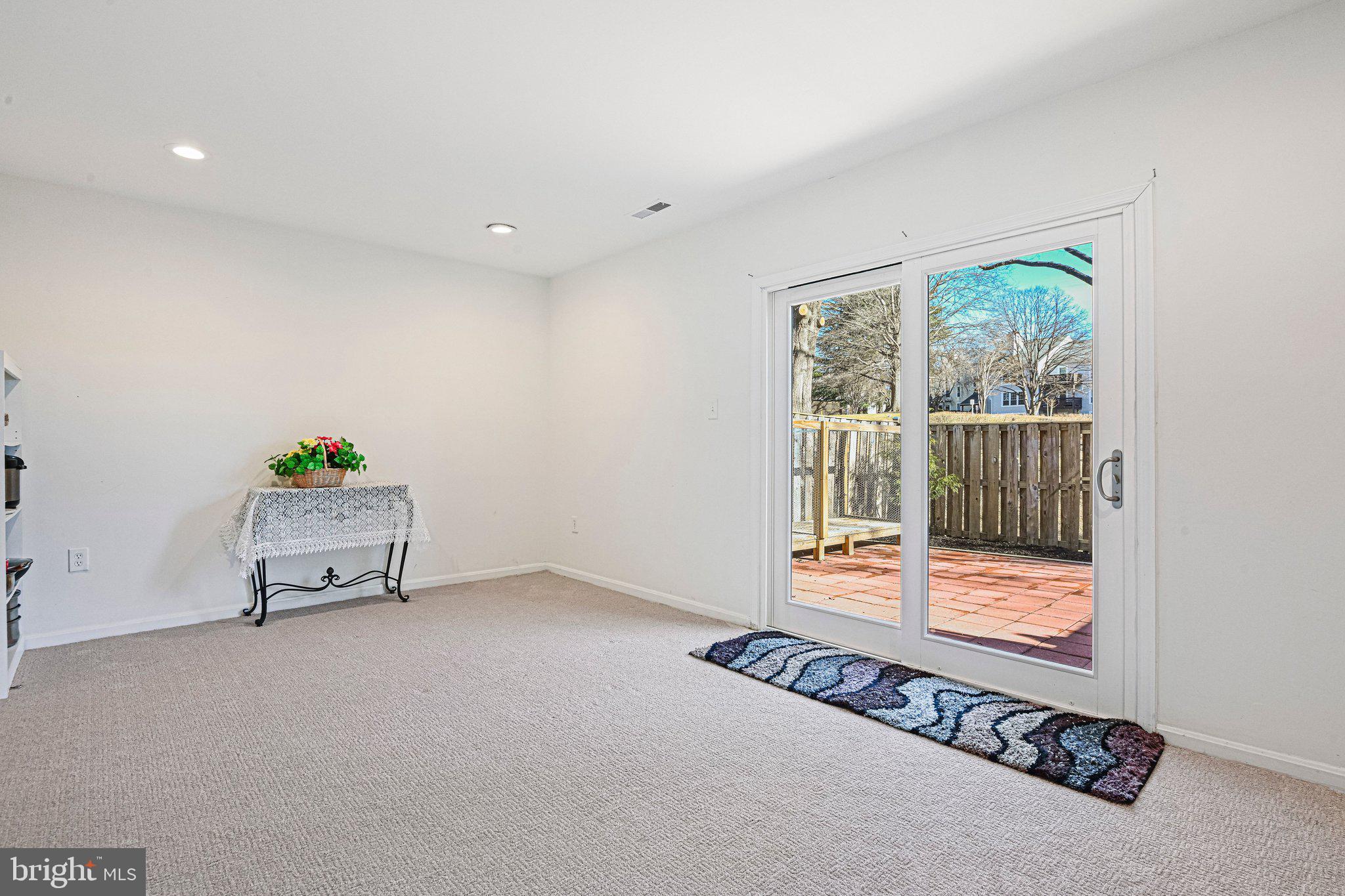 OAKTON VILLAGE - Residential