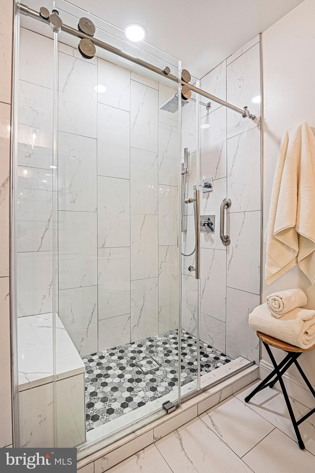 OAKTON VILLAGE - Residential