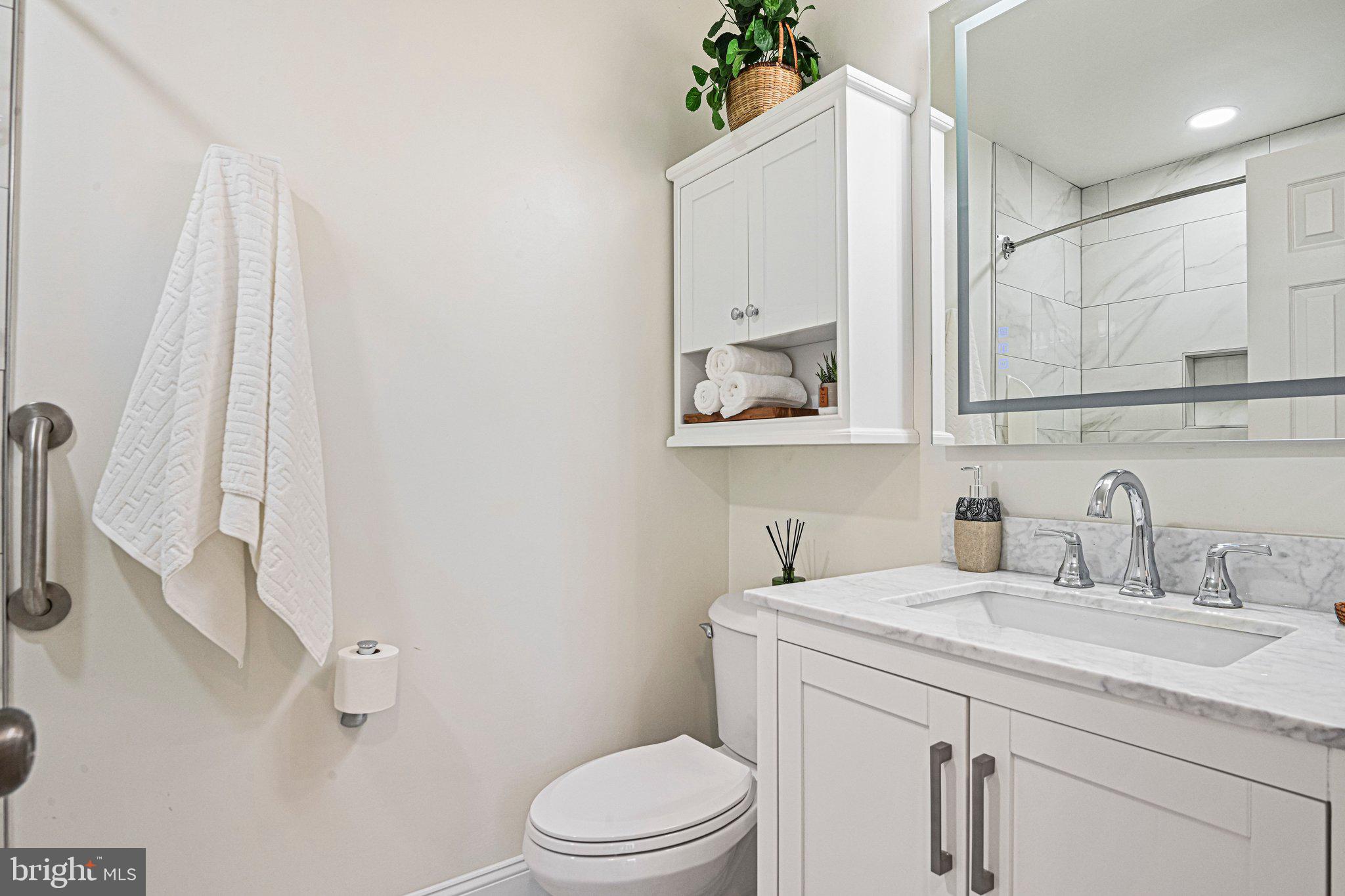 OAKTON VILLAGE - Residential