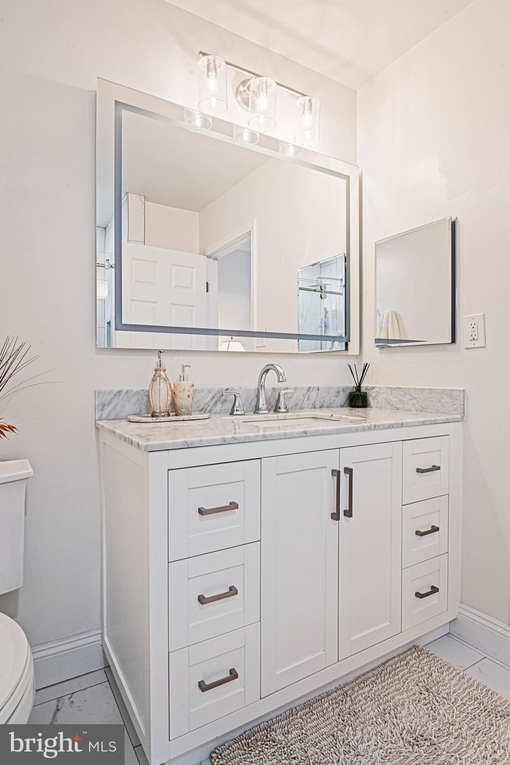 OAKTON VILLAGE - Residential