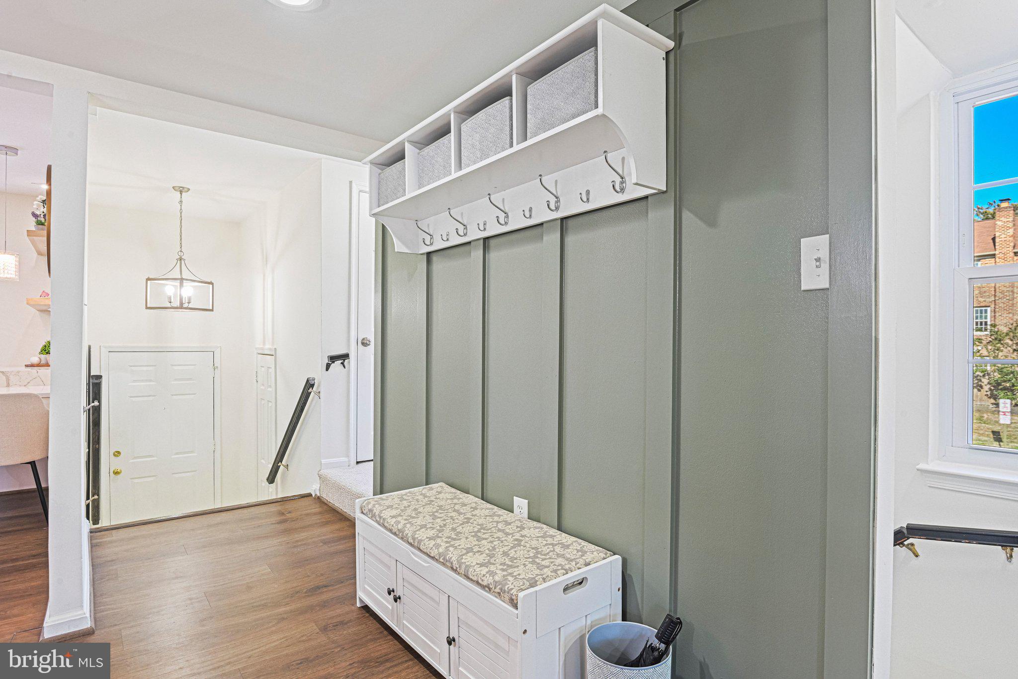 OAKTON VILLAGE - Residential