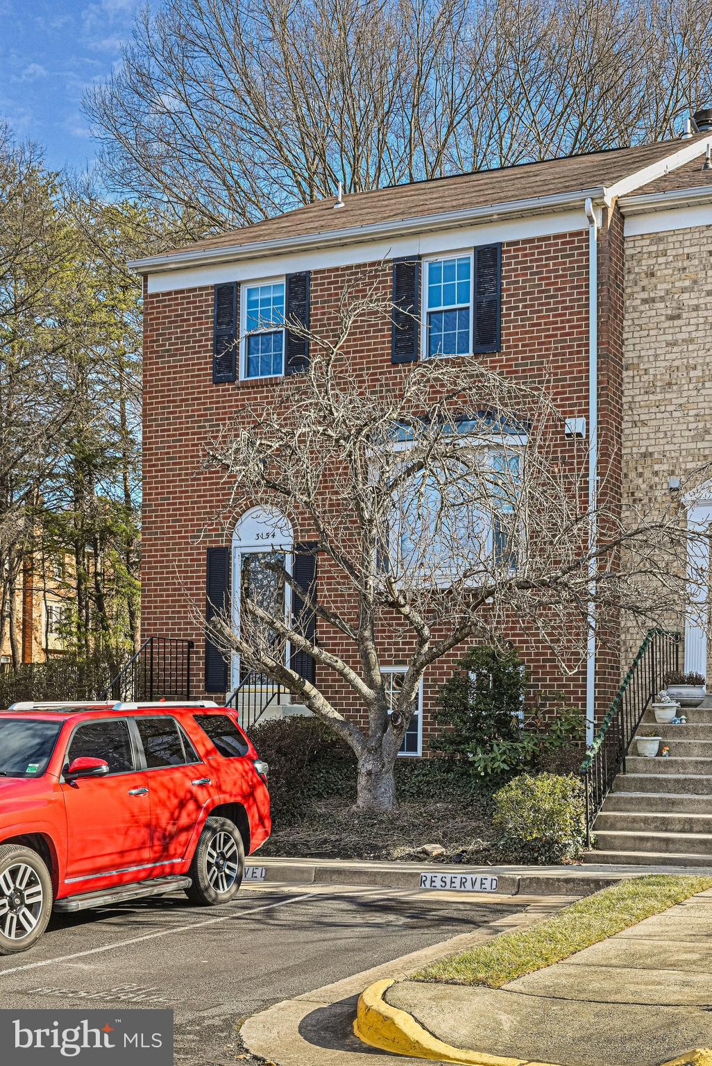 OAKTON VILLAGE - Residential